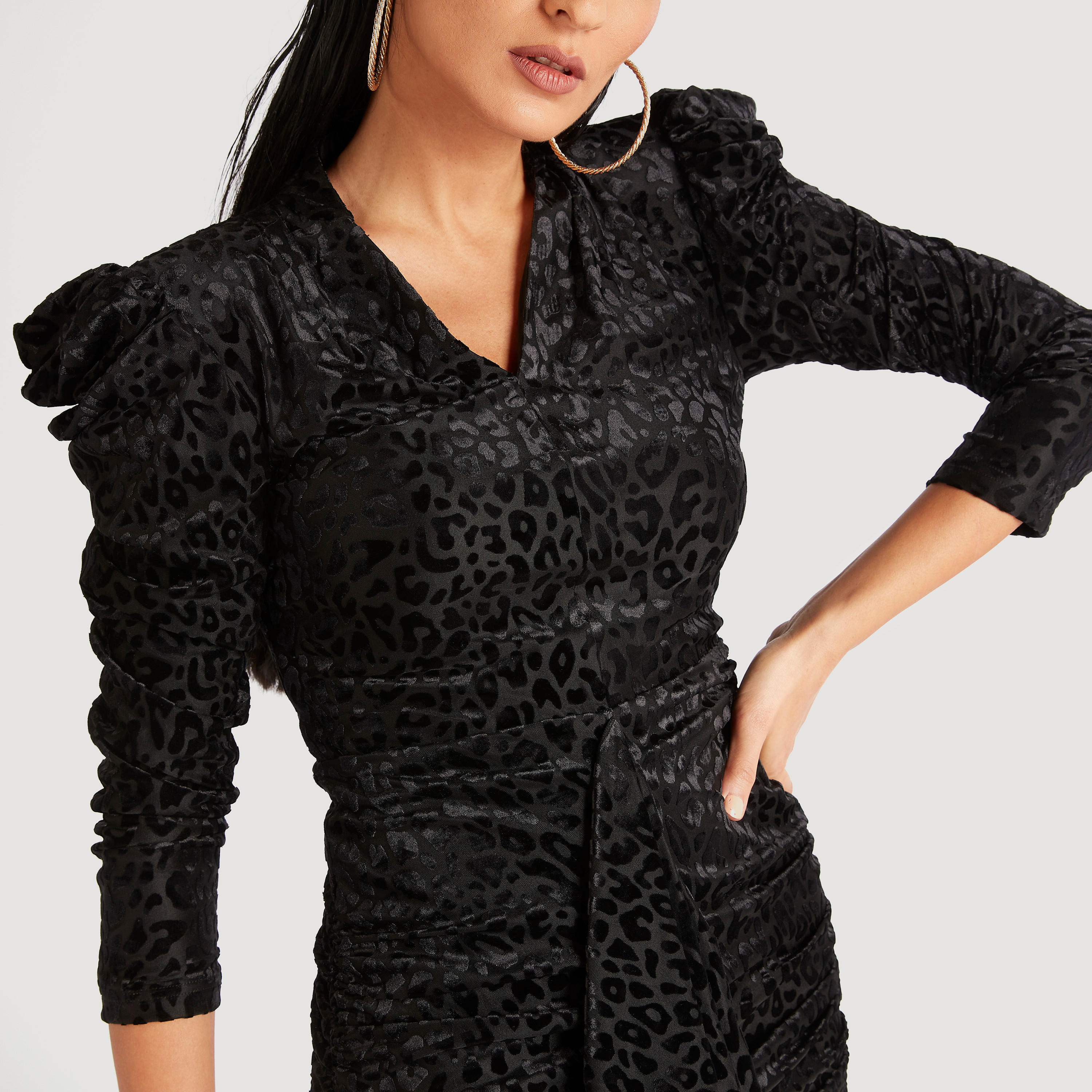 فستان قصير مستدام بياقة V وأكمام طويلة وطبعات حيوانات من أيكونك-women-clothing-dresses-image-9