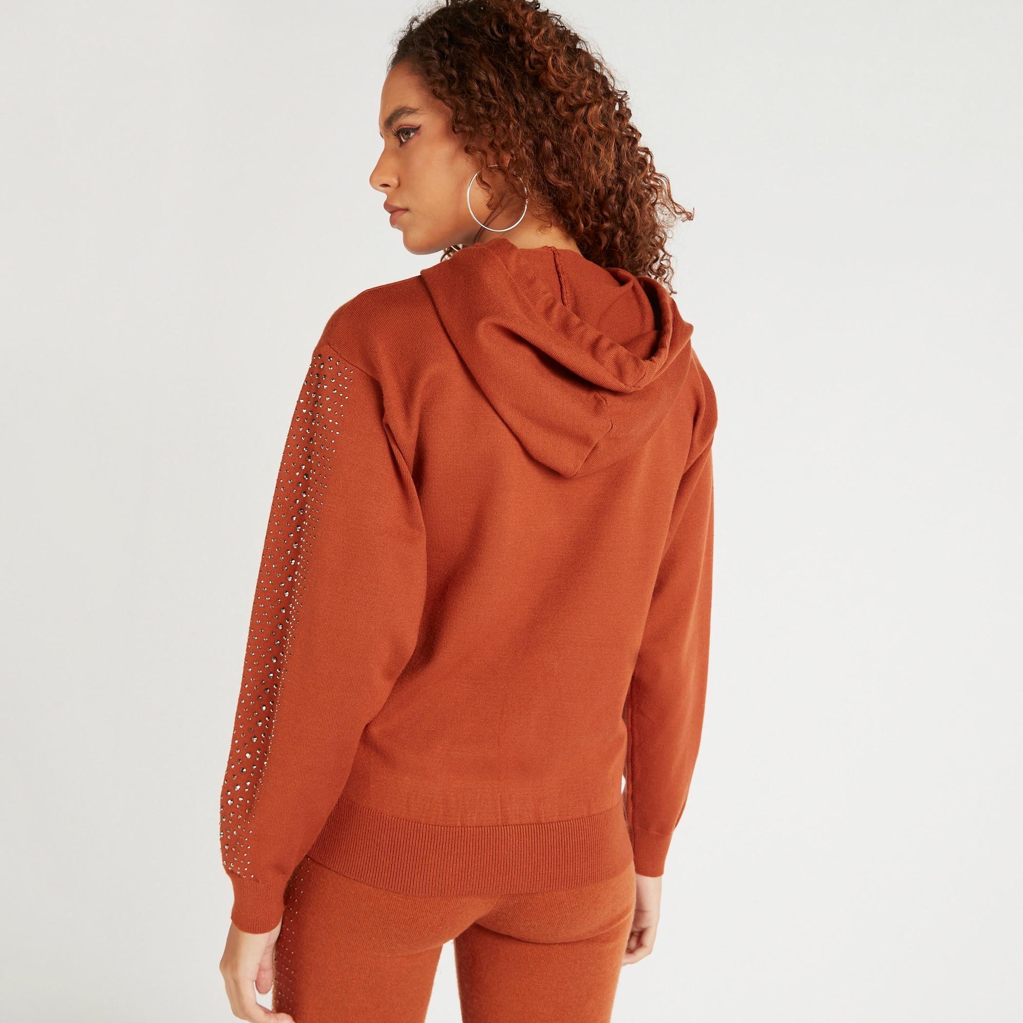 سويت شيرت سادة بقبعة وأكمام طويلة من آيكونك-women-winterwear-hoodiesandsweatshirts-hoodies-image-4