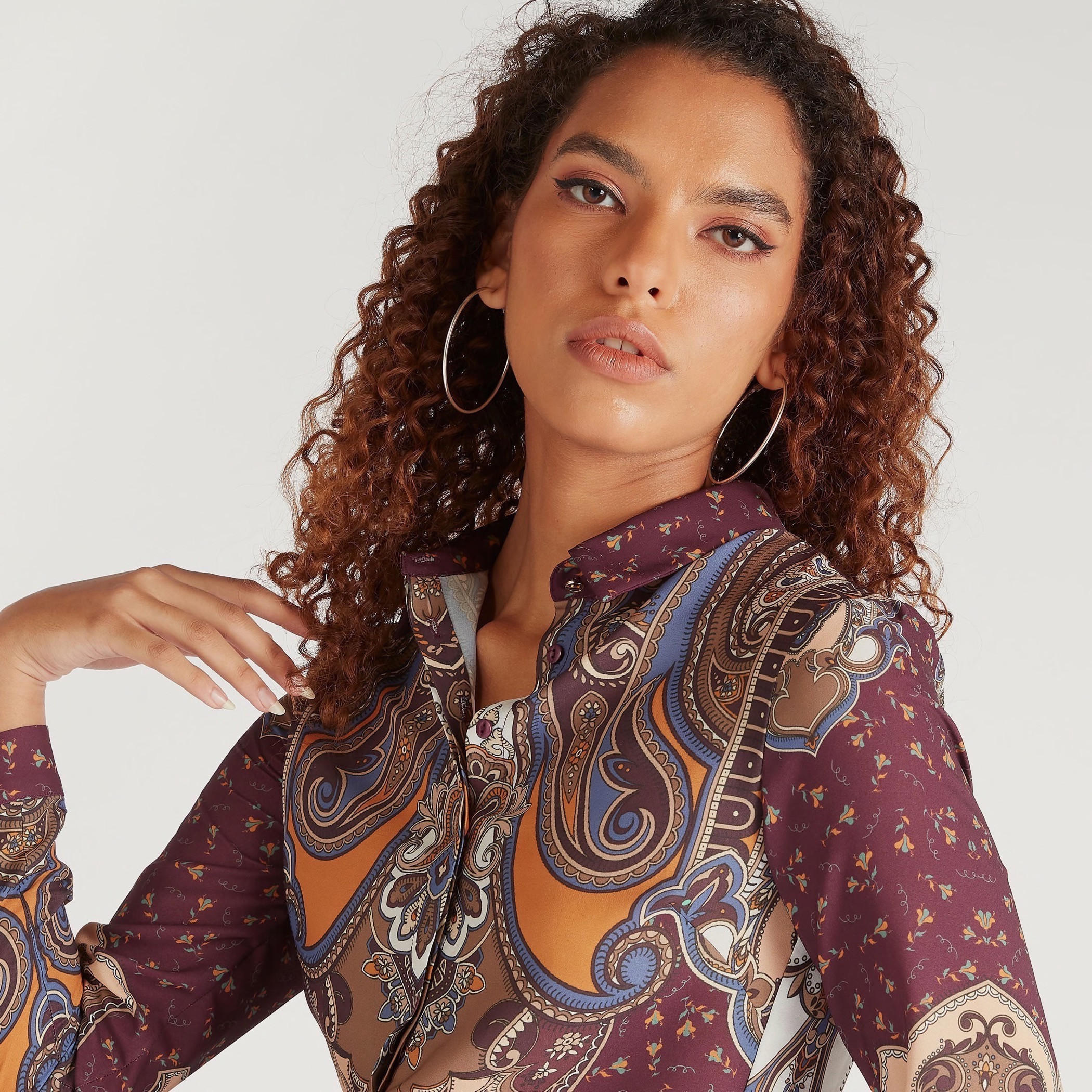 قميص بطبعات وأكمام طويلة وزر إغلاق من آيكونيك-women-clothing-shirtsandblouses-shirts-image-3