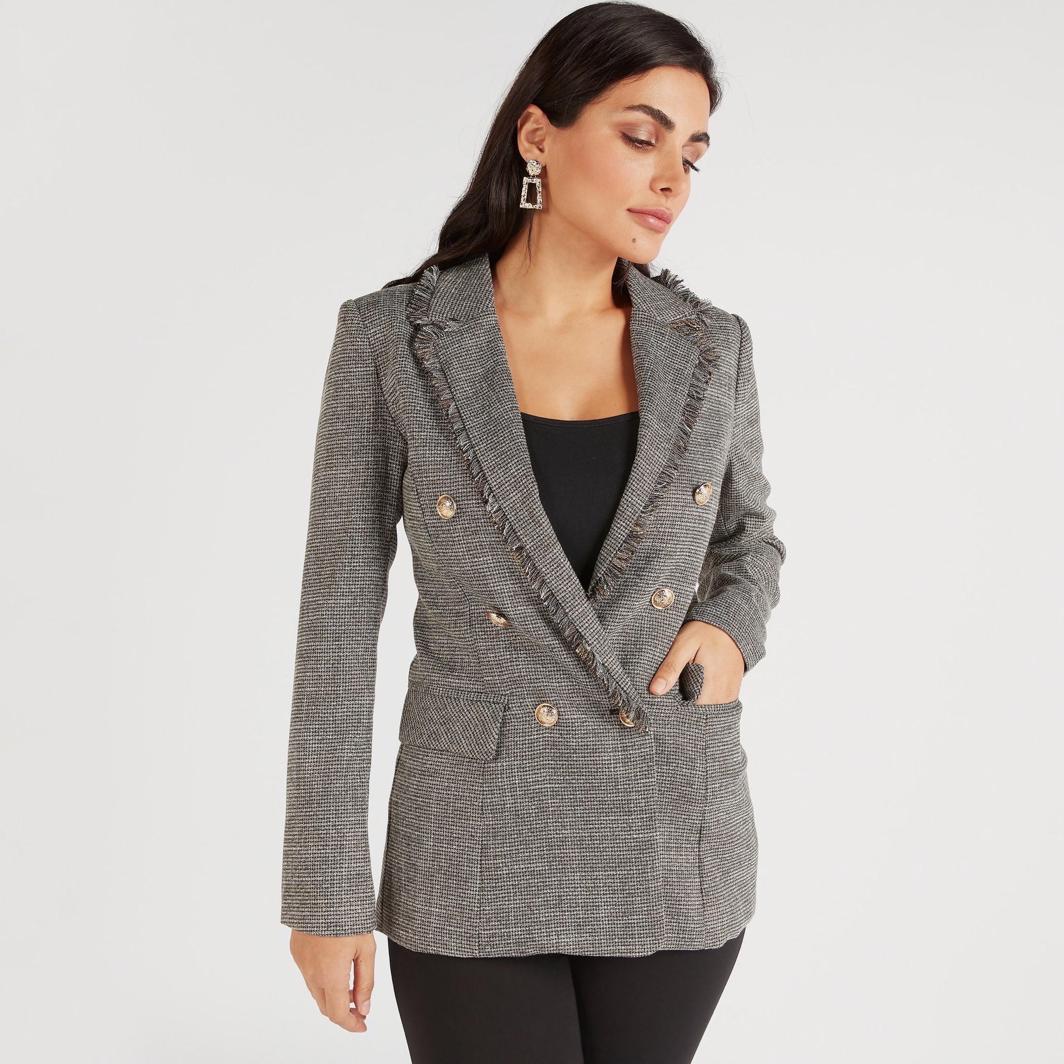 جاكيت بارز الملمس بياقة مطوية وتفاصيل شراشيب من آيكونيك-women-clothing-coatsandjackets-blazers-image-1
