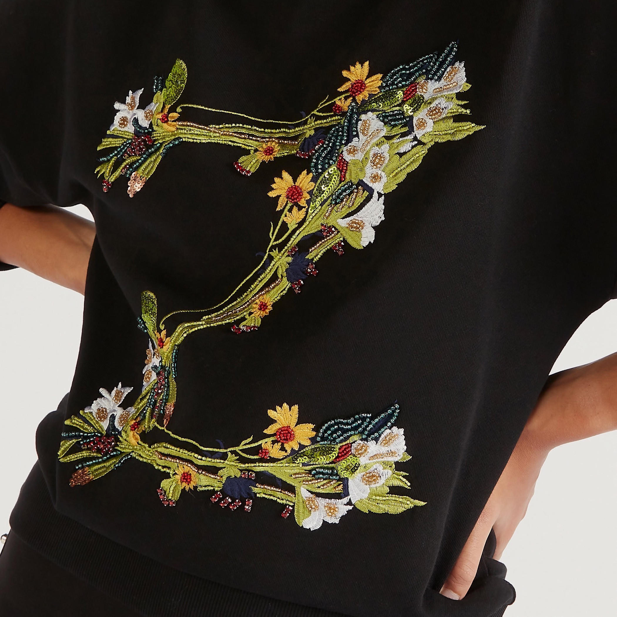 سويت شيرت مطرّز بأكمام طويلة من آيكونيك-women-winterwear-hoodiesandsweatshirts-sweatshirts-image-3