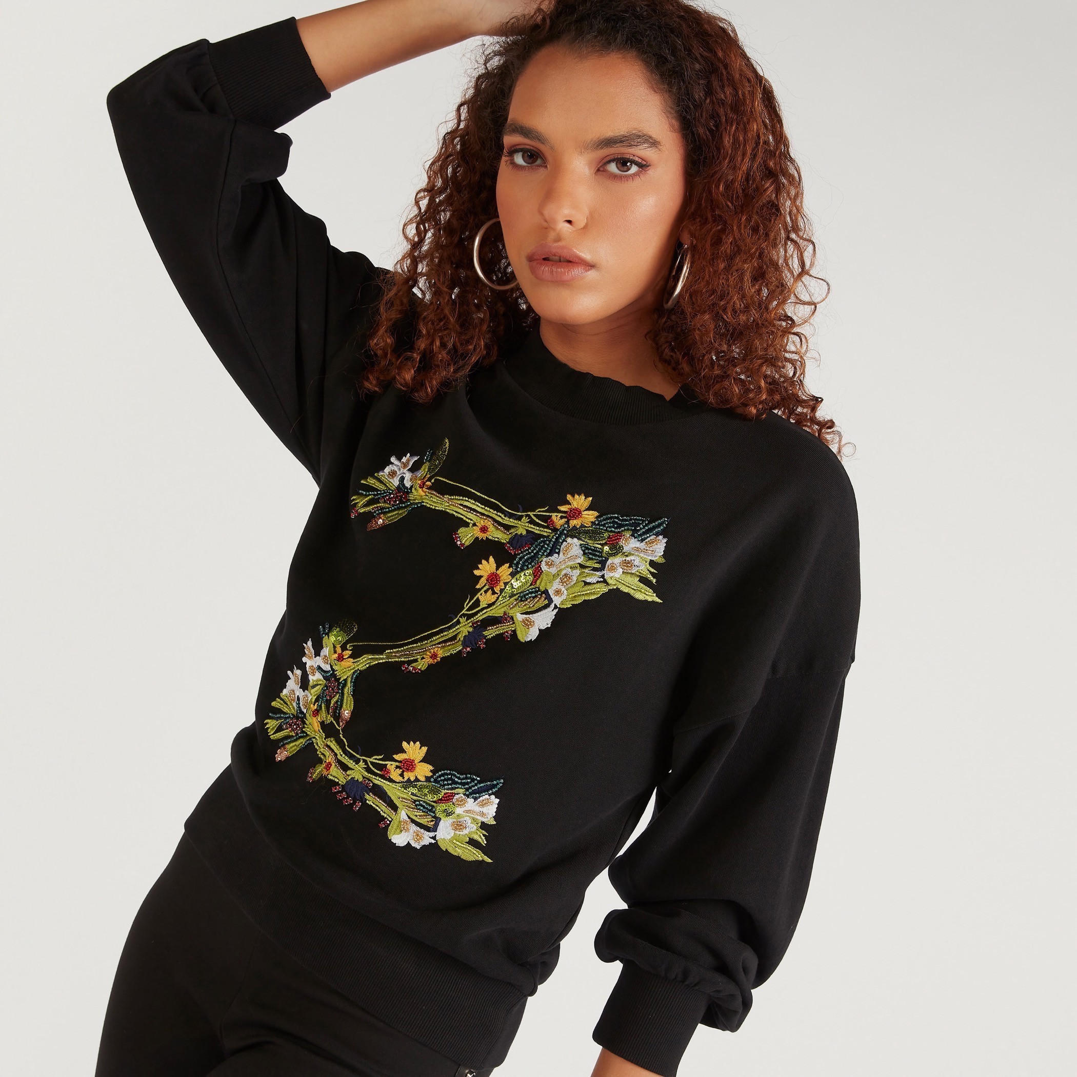 سويت شيرت مطرّز بأكمام طويلة من آيكونيك-women-winterwear-hoodiesandsweatshirts-sweatshirts-image-5