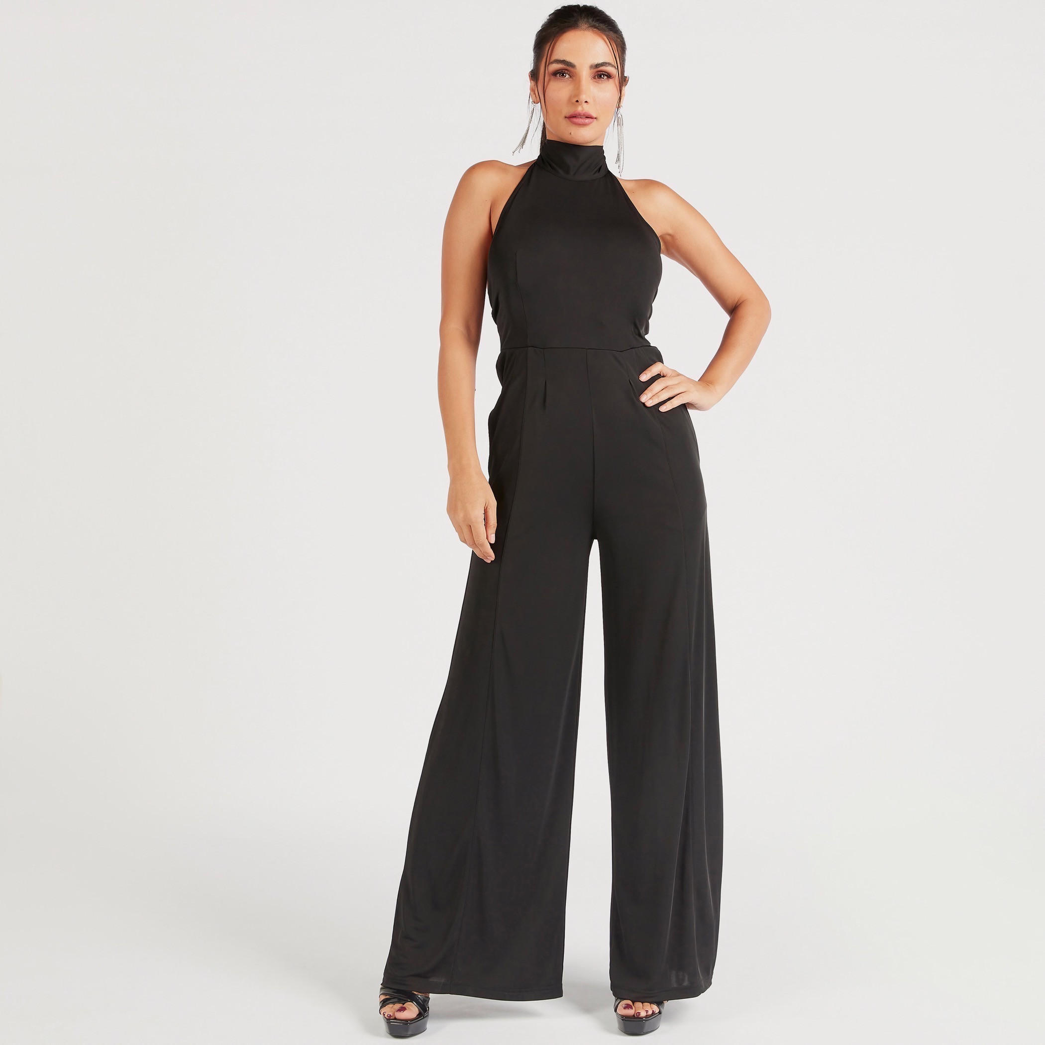 جمبسوت سادة طويل بجيوب وياقة هالتر من آيكونيك-women-clothing-jumpsuits-image-2