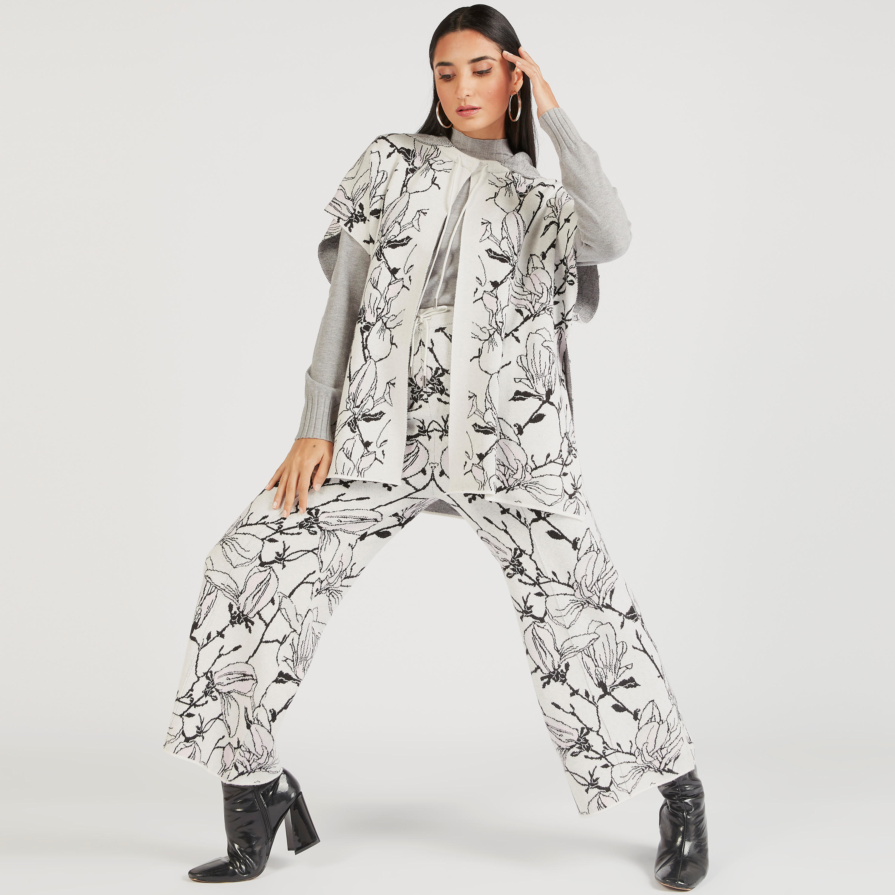 سترة فضفاضة بقبّعة وأكمام قصيرة وأزرار على الياقة من أيكونك-women-winterwear-coatsandjackets-jackets-image-2