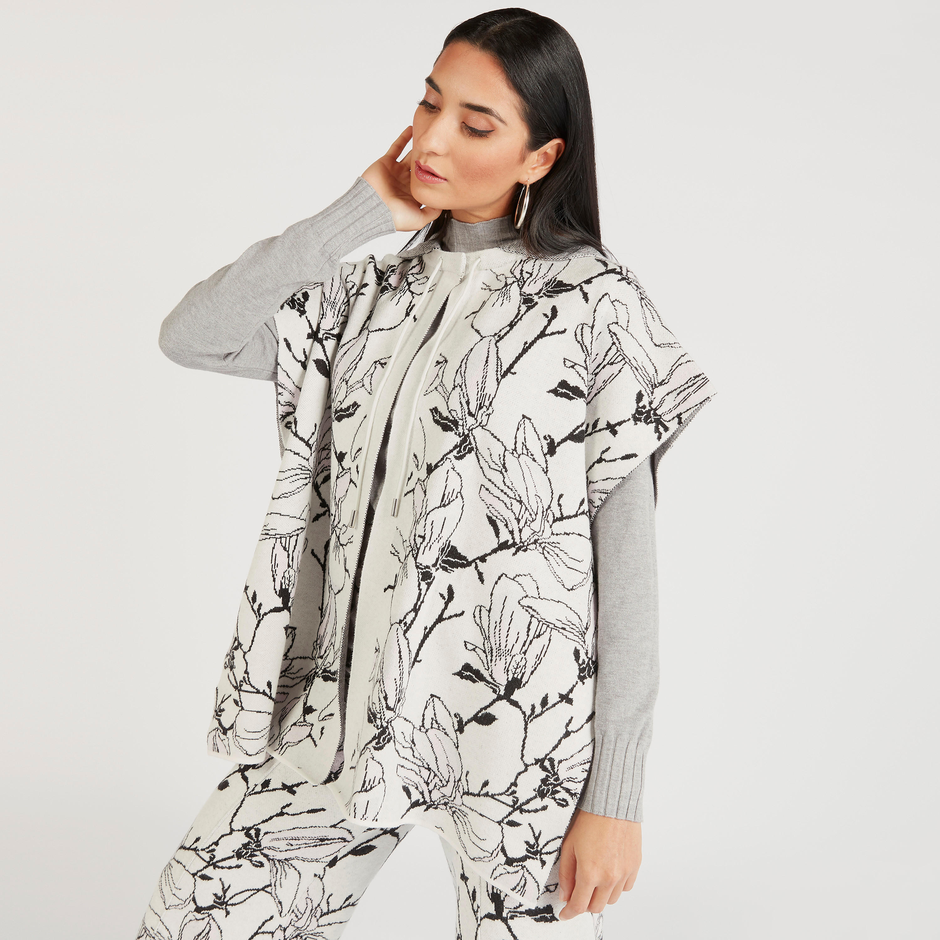 سترة فضفاضة بقبّعة وأكمام قصيرة وأزرار على الياقة من أيكونك-women-winterwear-coatsandjackets-jackets-image-6