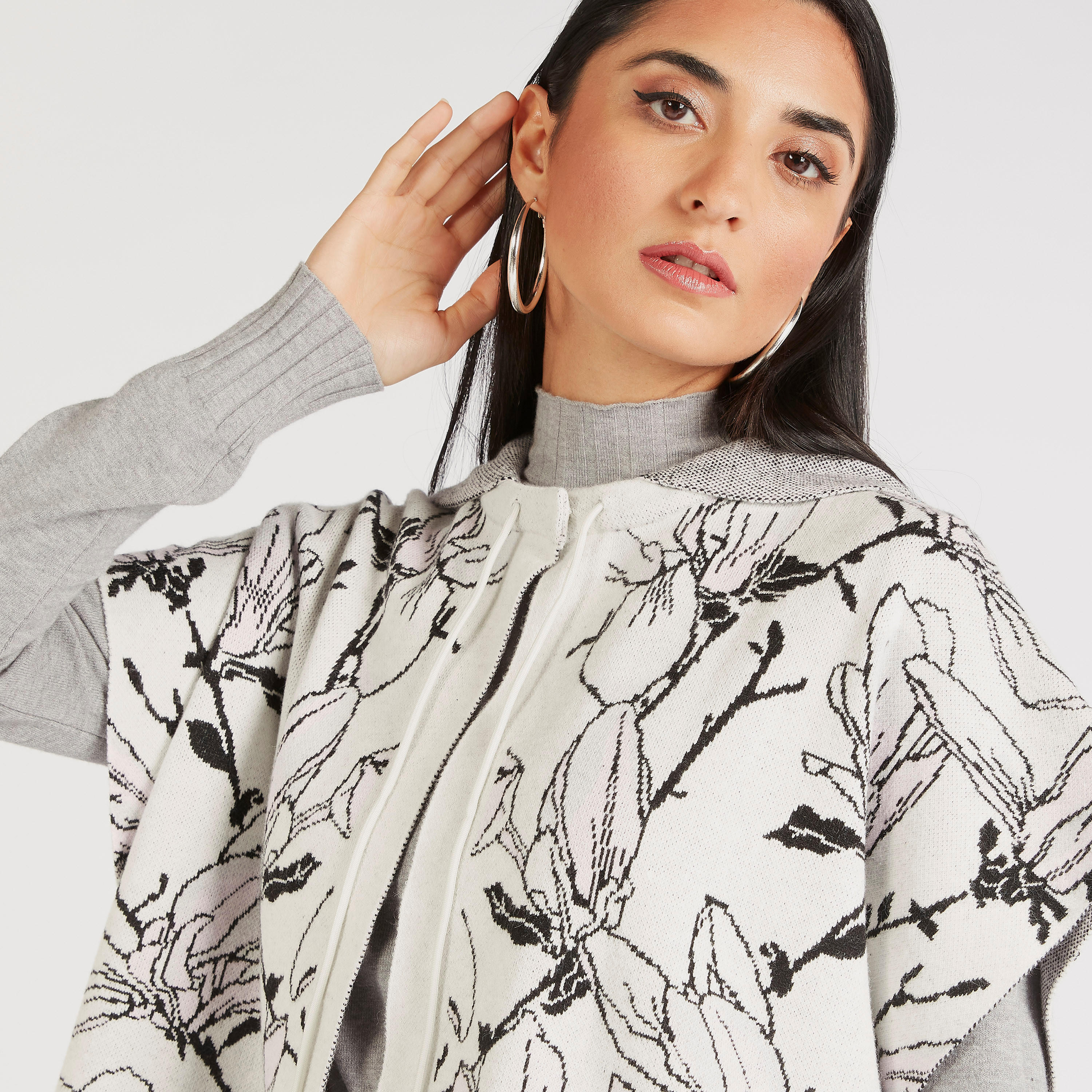 سترة فضفاضة بقبّعة وأكمام قصيرة وأزرار على الياقة من أيكونك-women-winterwear-coatsandjackets-jackets-image-7