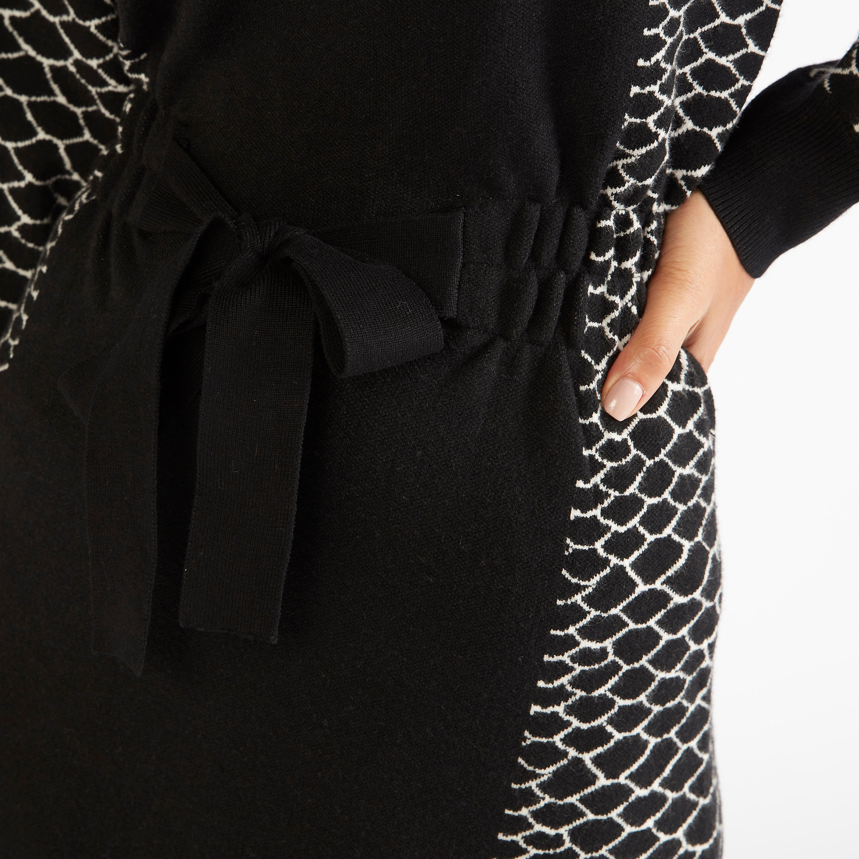 فستان إيه لاين بارز الملمس طويل بأكمام طويلة وأربطة على الخصر من آيكونيك-women-clothing-dresses-image-3