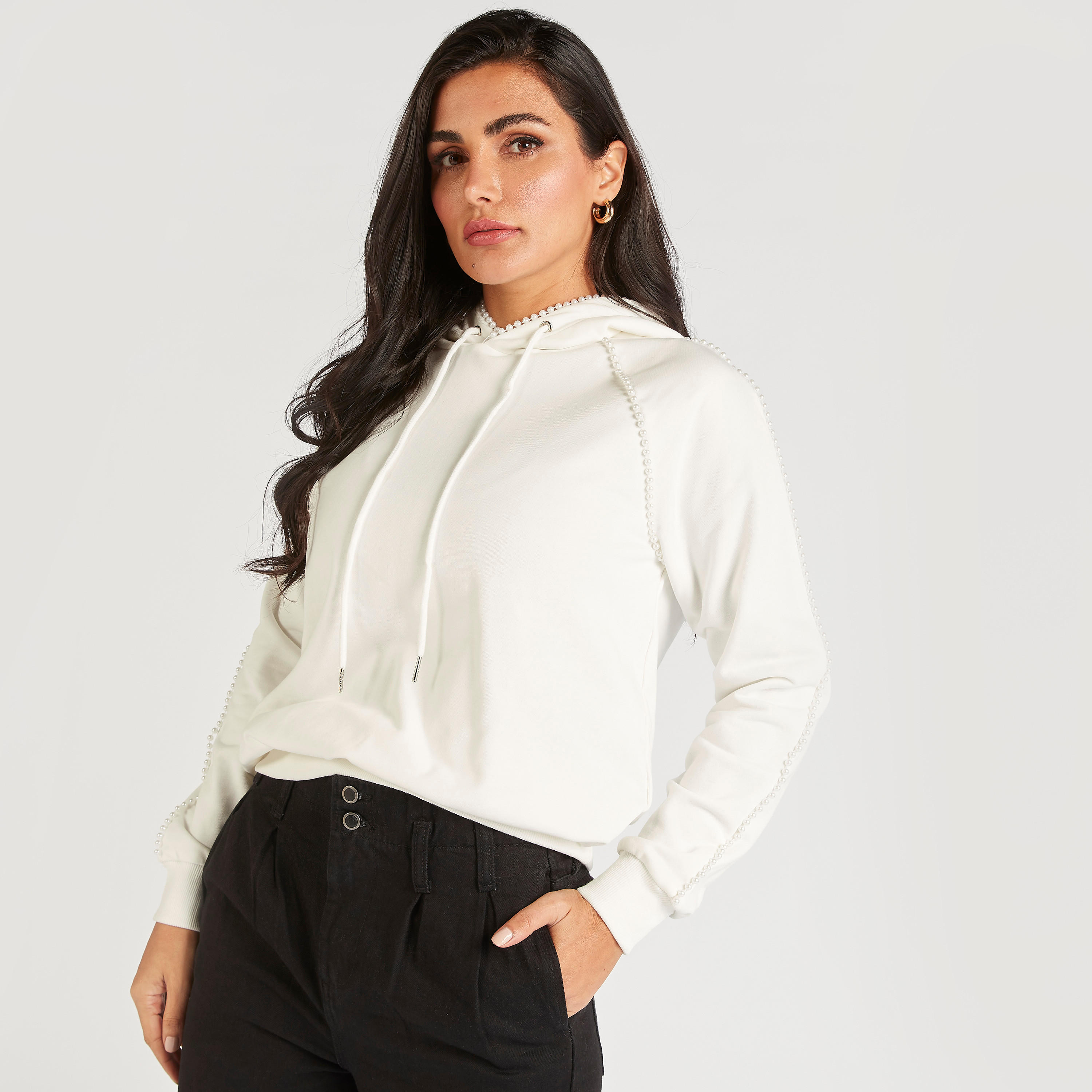 سويت شيرت بقبّعة وأكمام طويلة وتفاصيل لؤلؤ من آيكونيك-women-winterwear-hoodiesandsweatshirts-sweatshirts-image-1