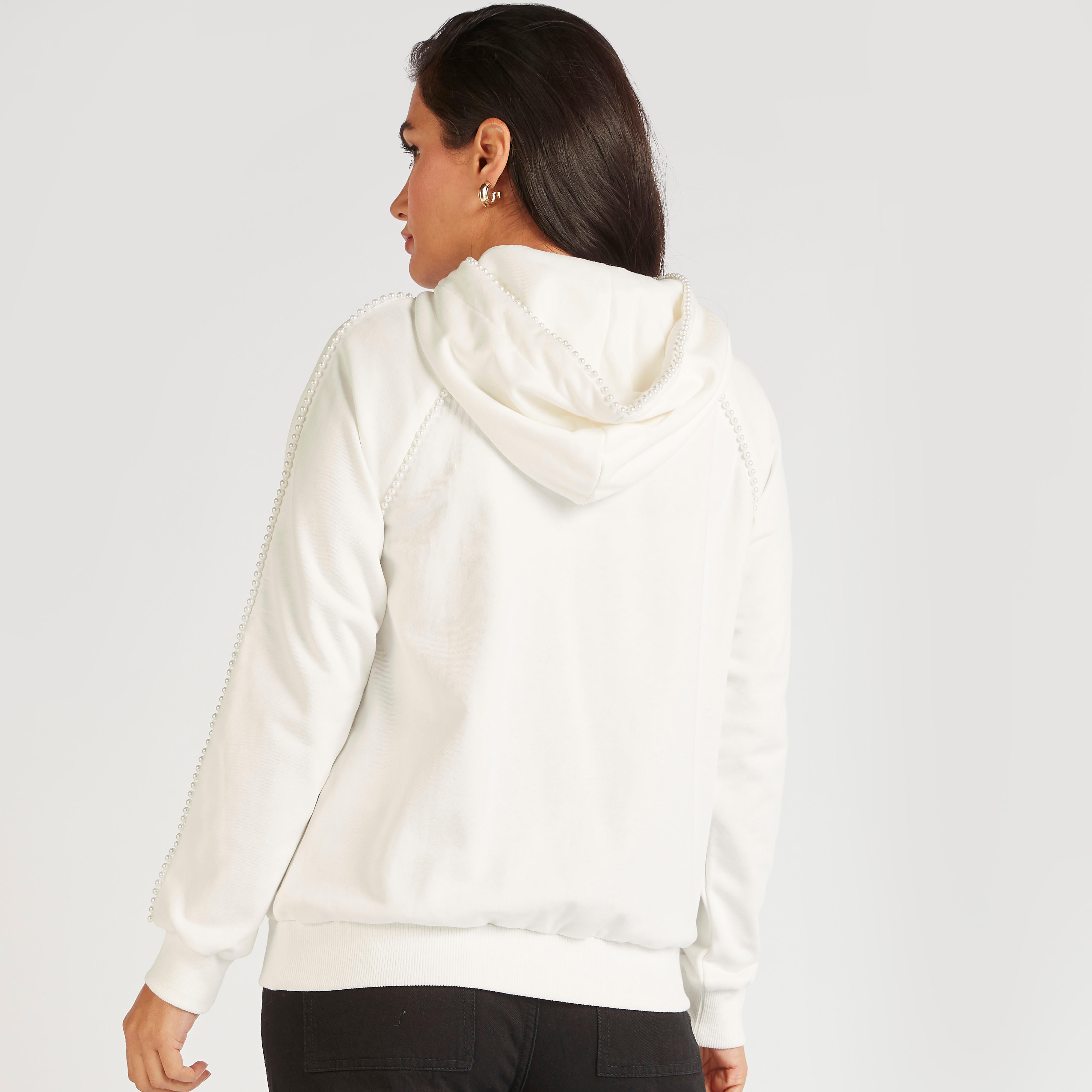 سويت شيرت بقبّعة وأكمام طويلة وتفاصيل لؤلؤ من آيكونيك-women-winterwear-hoodiesandsweatshirts-sweatshirts-image-4
