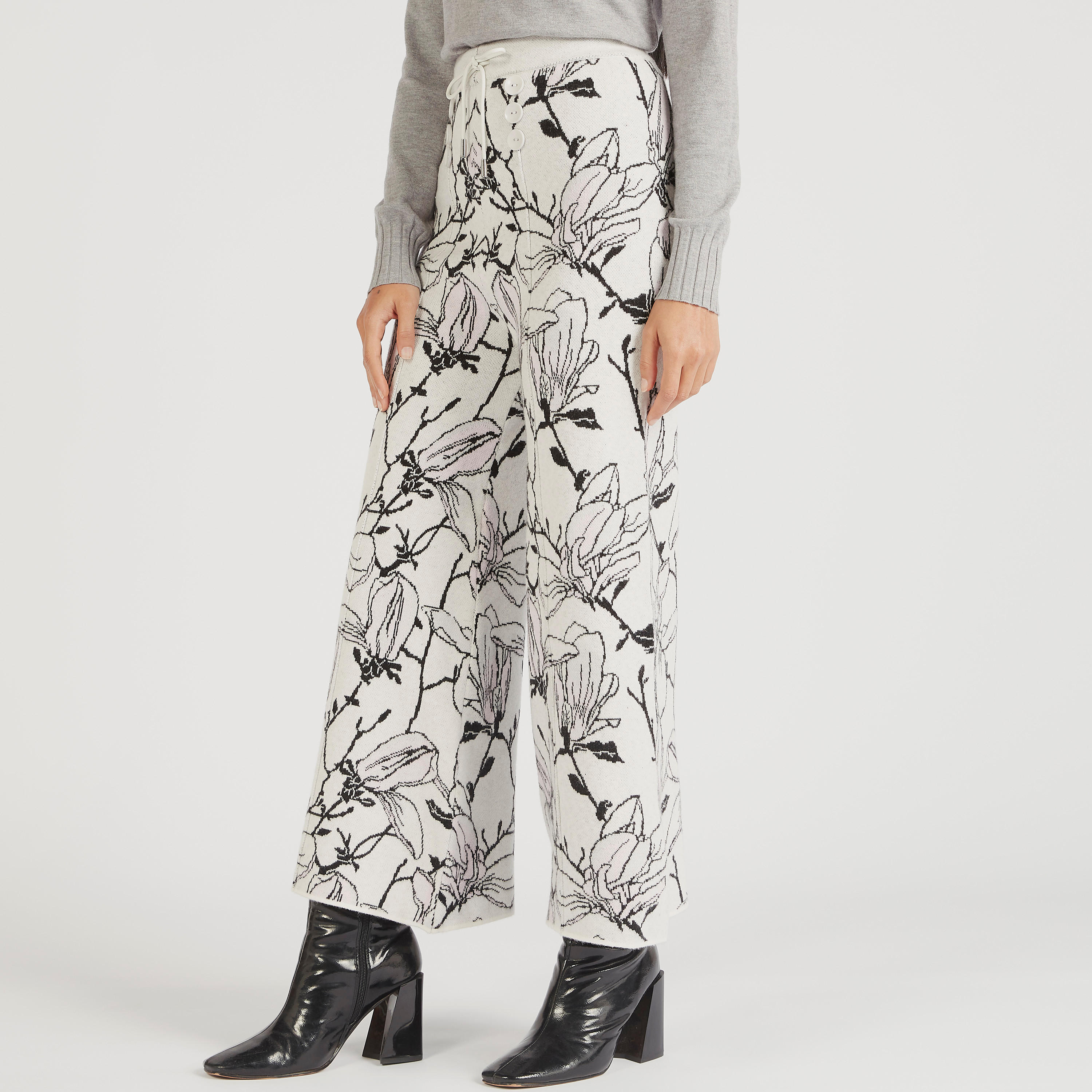 بنطلون رياضي واسع الساقين برباط إغلاق وتزيينات من آيكونيك-women-clothing-bottoms-trousers-image-1