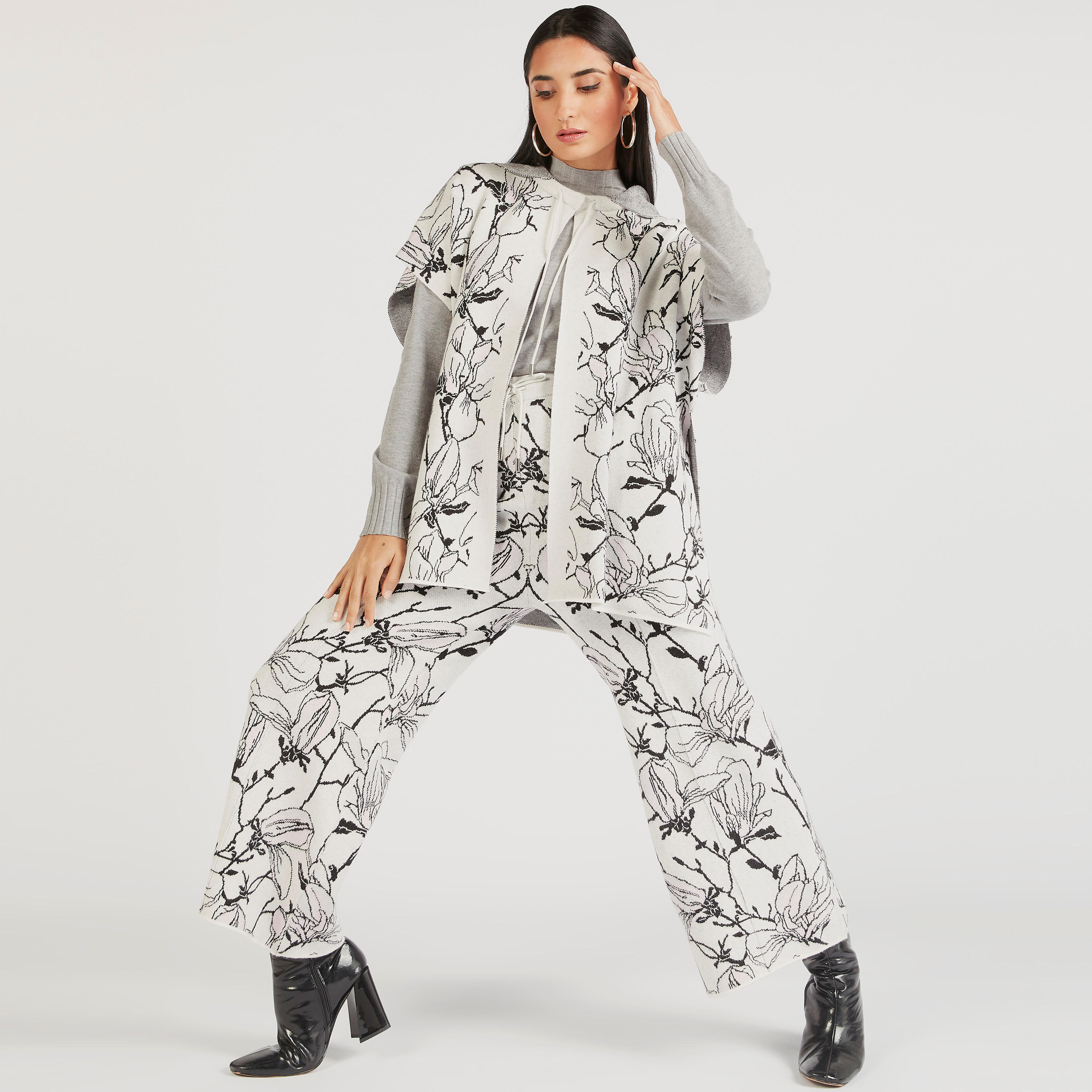 بنطلون رياضي واسع الساقين برباط إغلاق وتزيينات من آيكونيك-women-clothing-bottoms-trousers-image-2