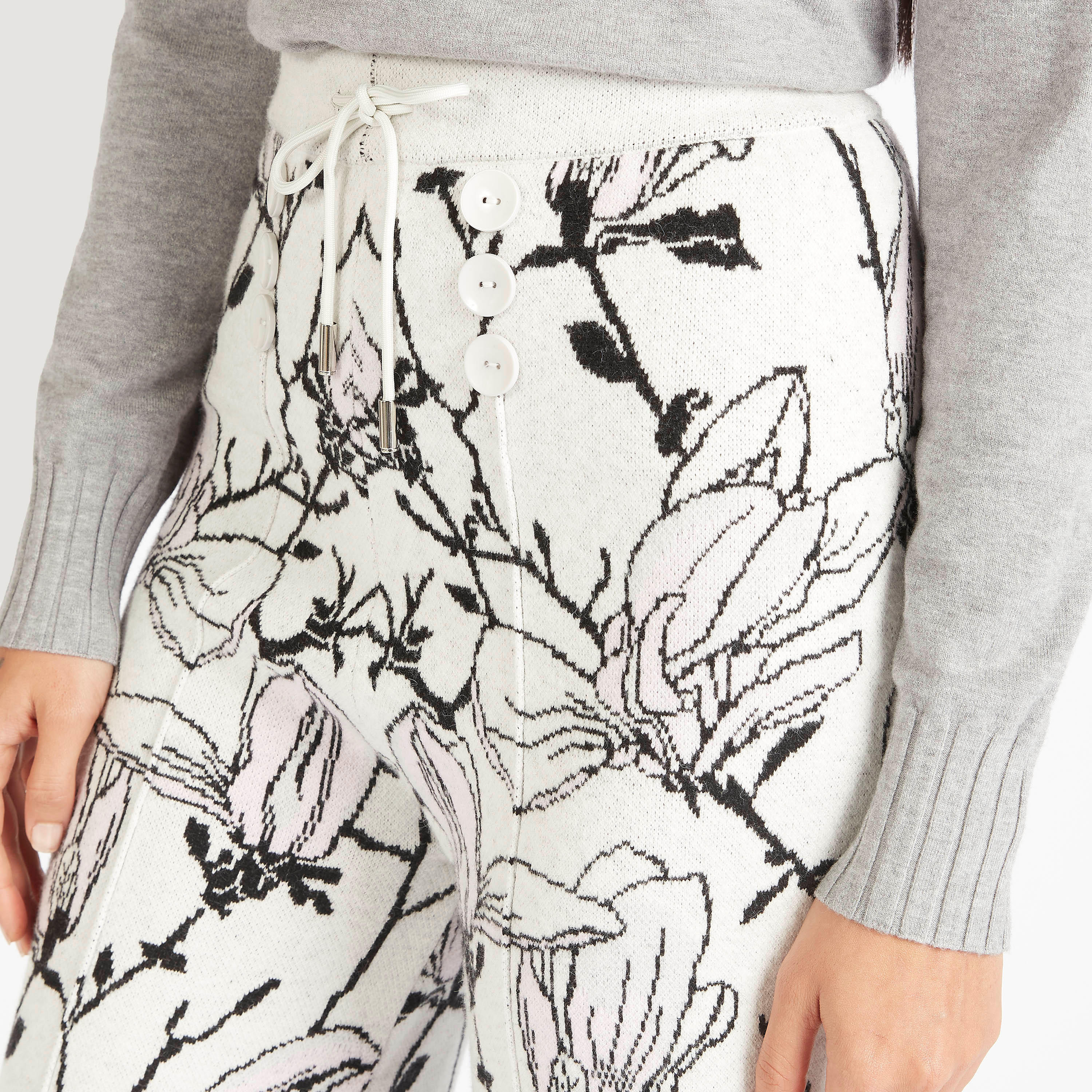 بنطلون رياضي واسع الساقين برباط إغلاق وتزيينات من آيكونيك-women-clothing-bottoms-trousers-image-3