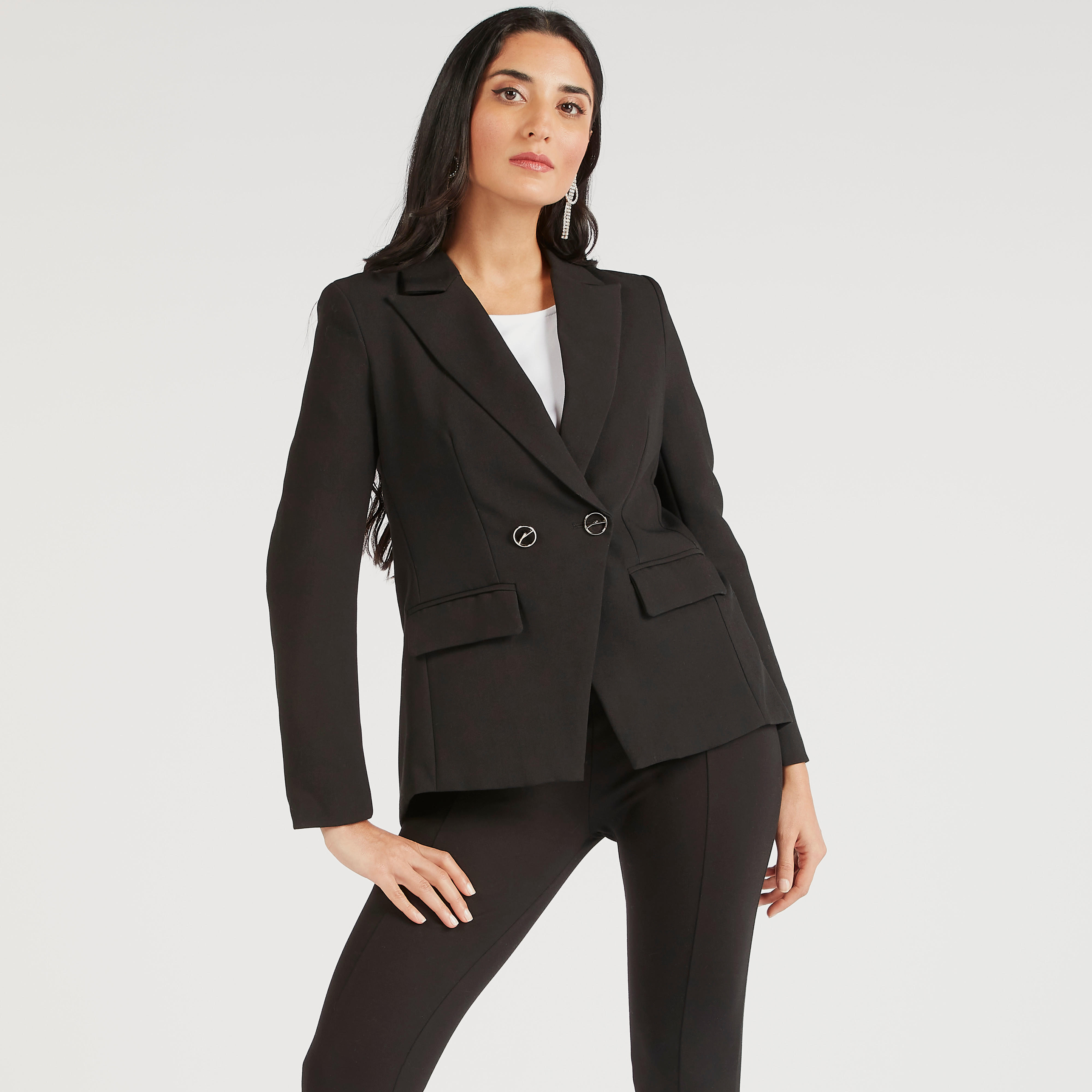 بليزر مزيّن بأكمام طويلة وجيوب من أيكونك-women-clothing-coatsandjackets-blazers-image-1