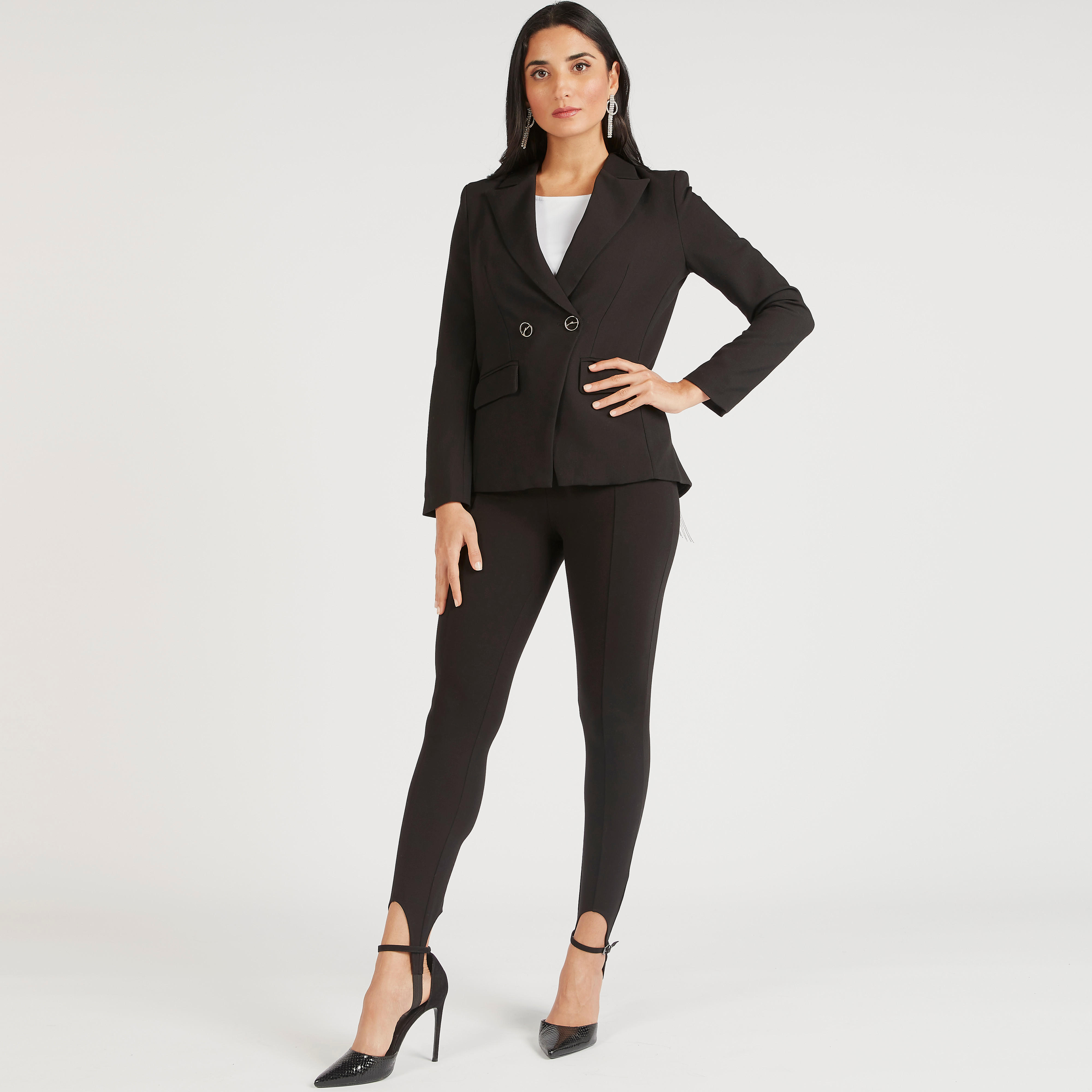 بليزر مزيّن بأكمام طويلة وجيوب من أيكونك-women-clothing-coatsandjackets-blazers-image-2