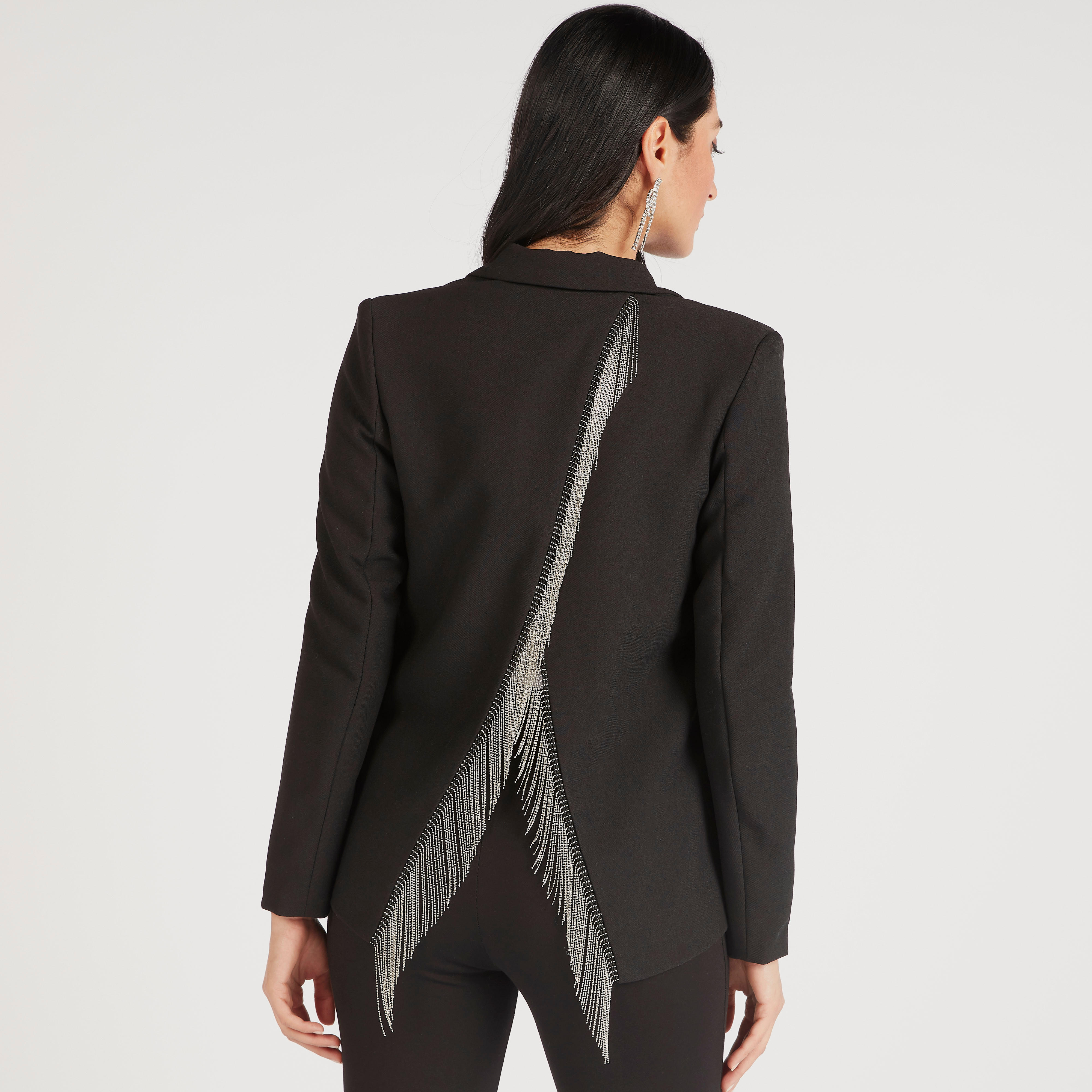 بليزر مزيّن بأكمام طويلة وجيوب من أيكونك-women-clothing-coatsandjackets-blazers-image-4