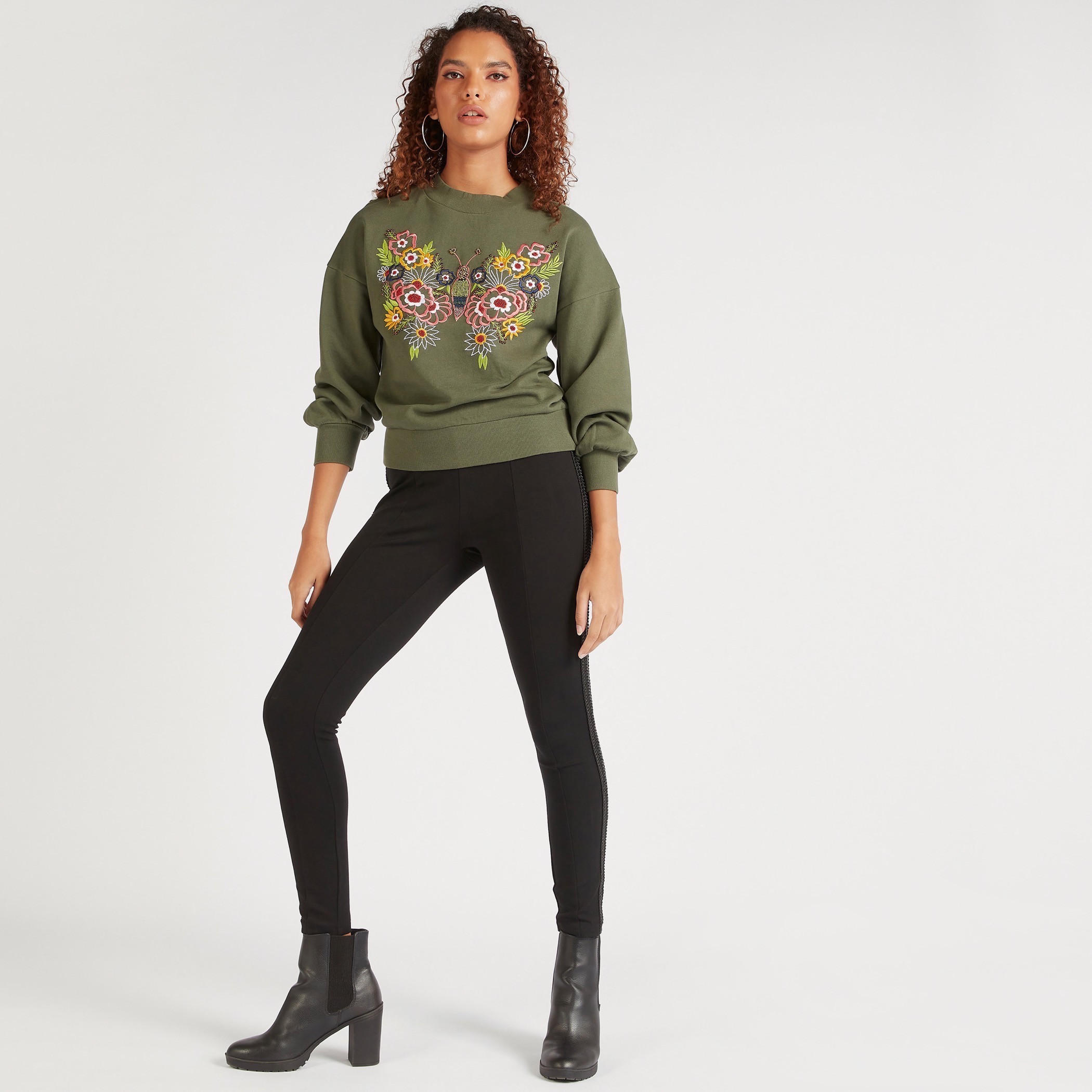 سويت شيرت مطرّز بأكتاف منسدلة من آيكونيك-women-winterwear-hoodiesandsweatshirts-sweatshirts-image-2
