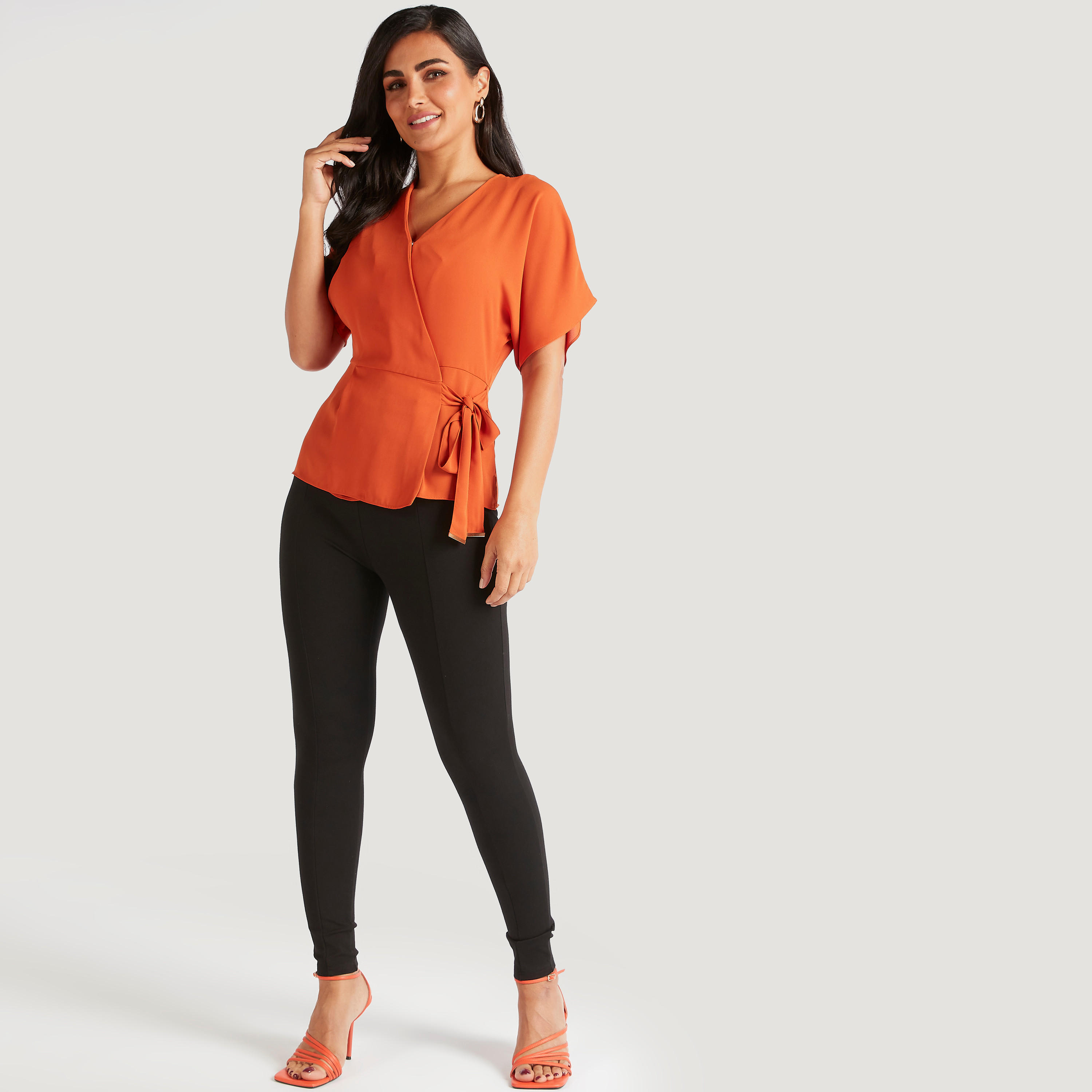 بلوزة ملفوفة بياقة V وأكمام قصيرة من أيكونيك-women-clothing-shirtsandblouses-blouses-image-2