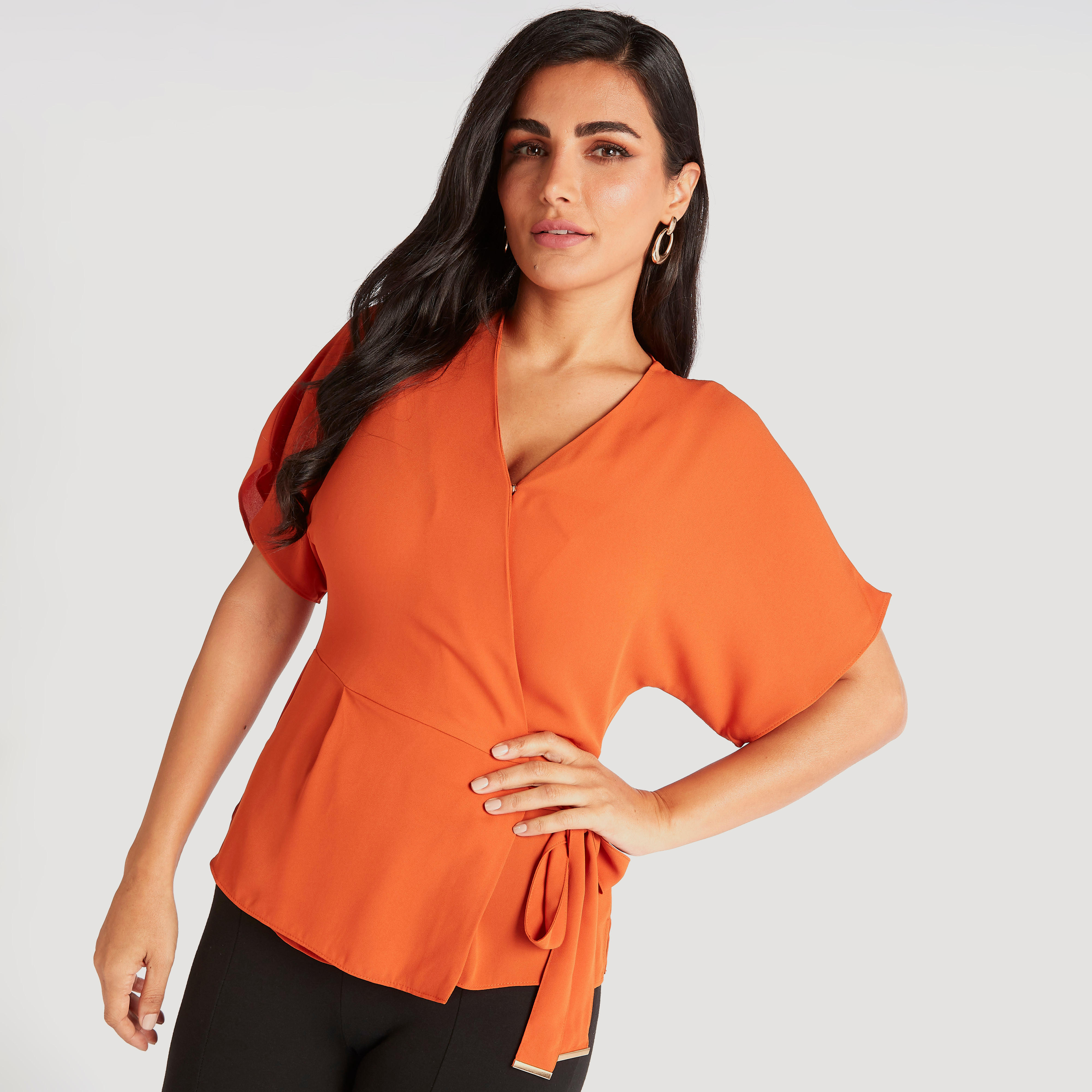 بلوزة ملفوفة بياقة V وأكمام قصيرة من أيكونيك-women-clothing-shirtsandblouses-blouses-image-5