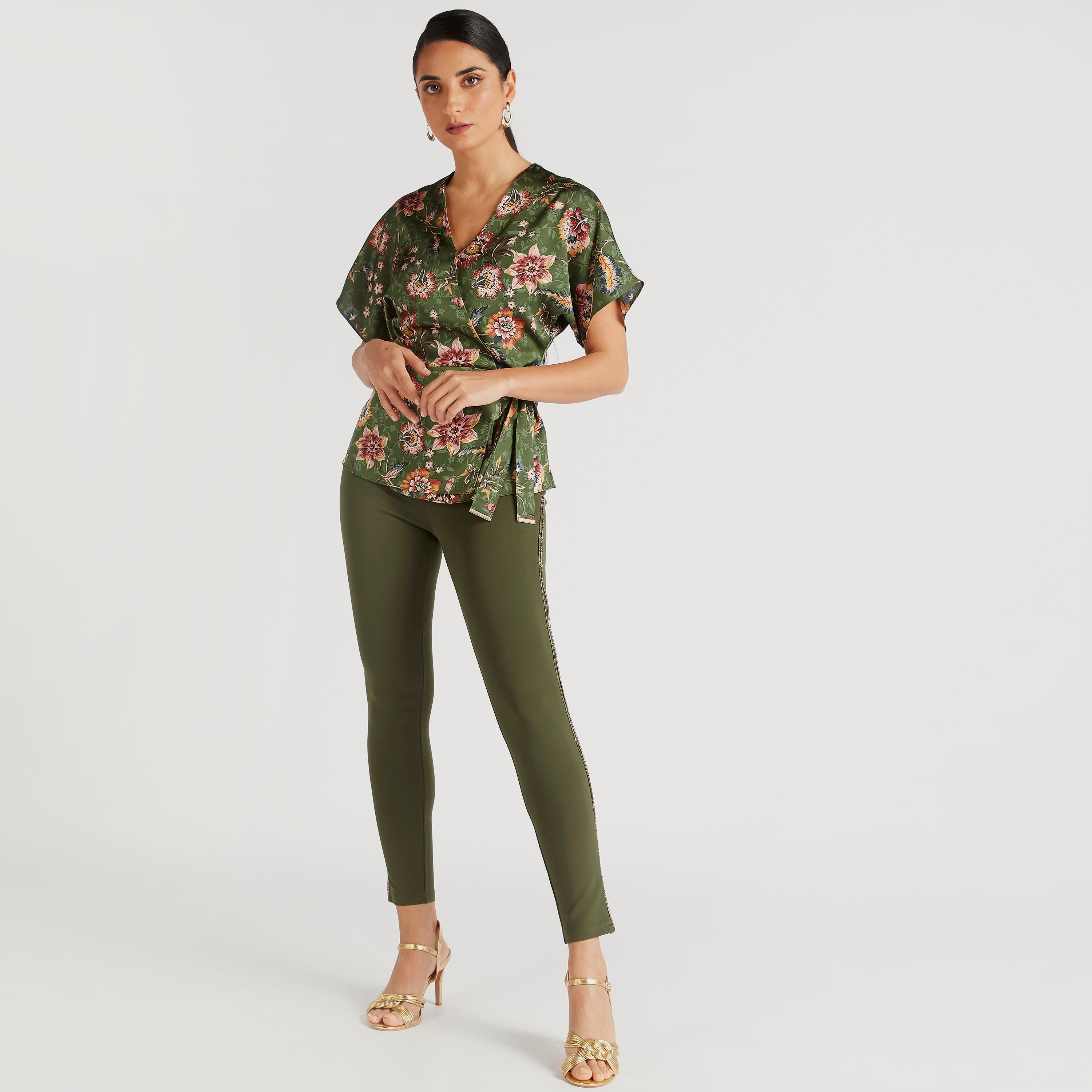 بنطلون ليقنز سادة بخصر مزيّن وتفاصيل شريطة مزيّنة-women-clothing-bottoms-leggings-image-2