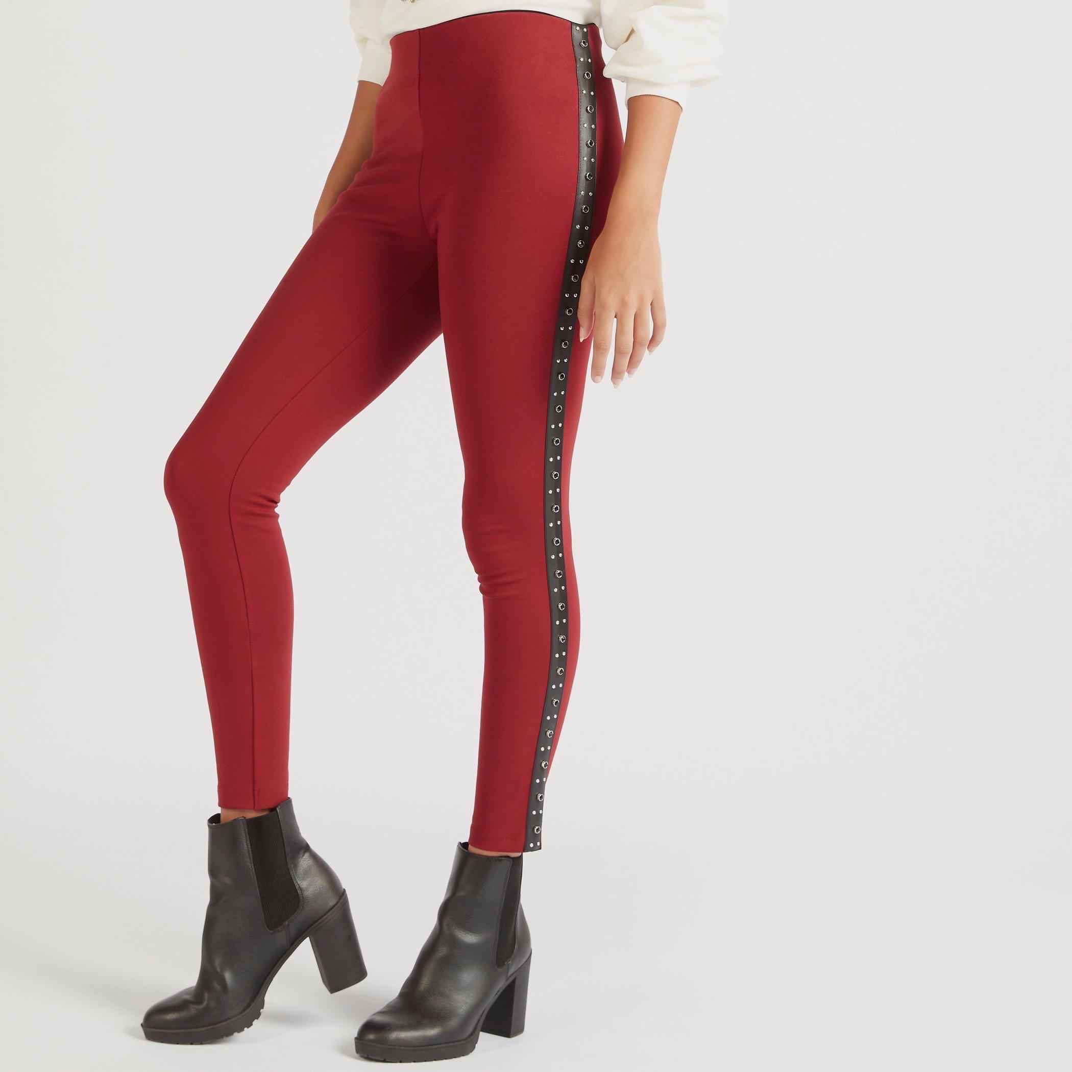 بنطلون ليقنز سادة بخصر مرتفع وتفاصيل شريطة مرصّعة من آيكونيك-women-clothing-bottoms-leggings-image-1