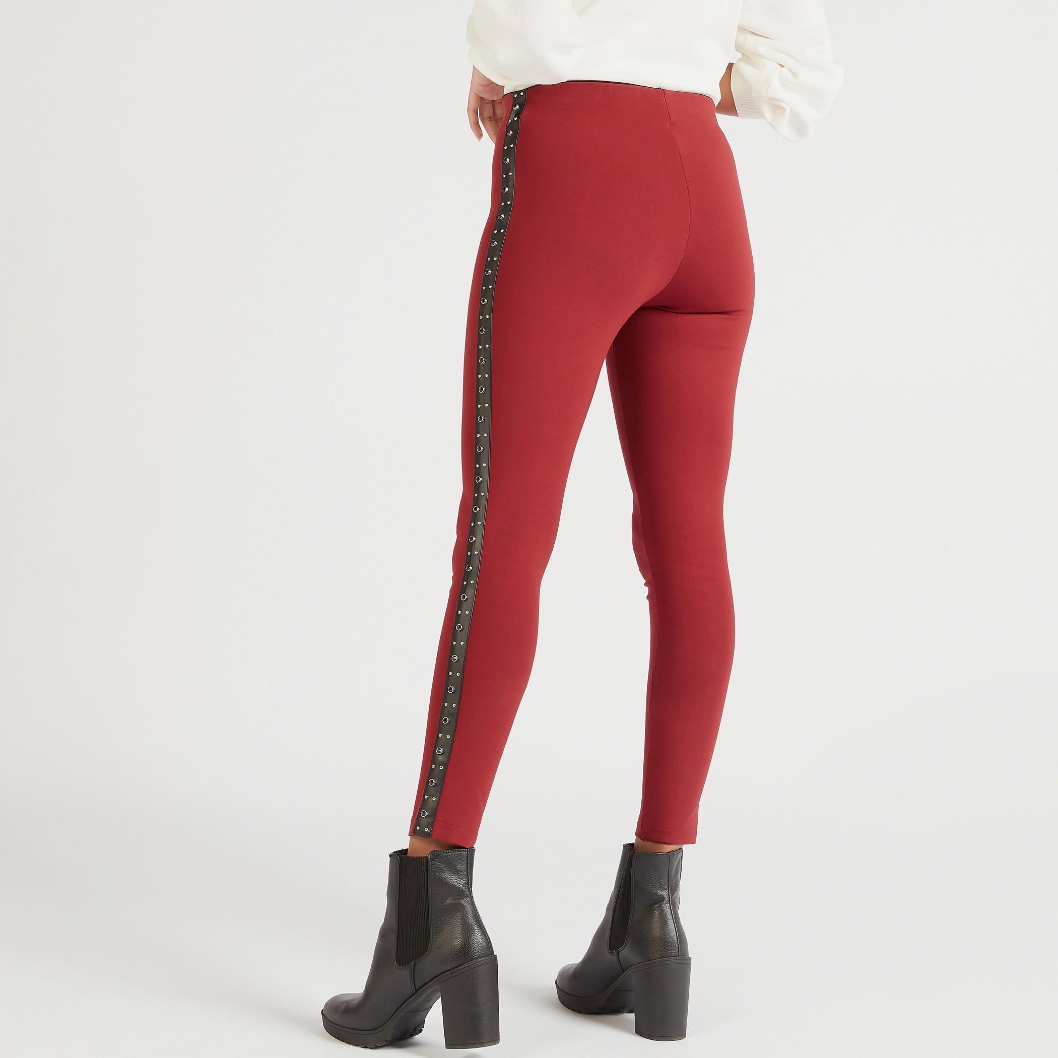 بنطلون ليقنز سادة بخصر مرتفع وتفاصيل شريطة مرصّعة من آيكونيك-women-clothing-bottoms-leggings-image-4