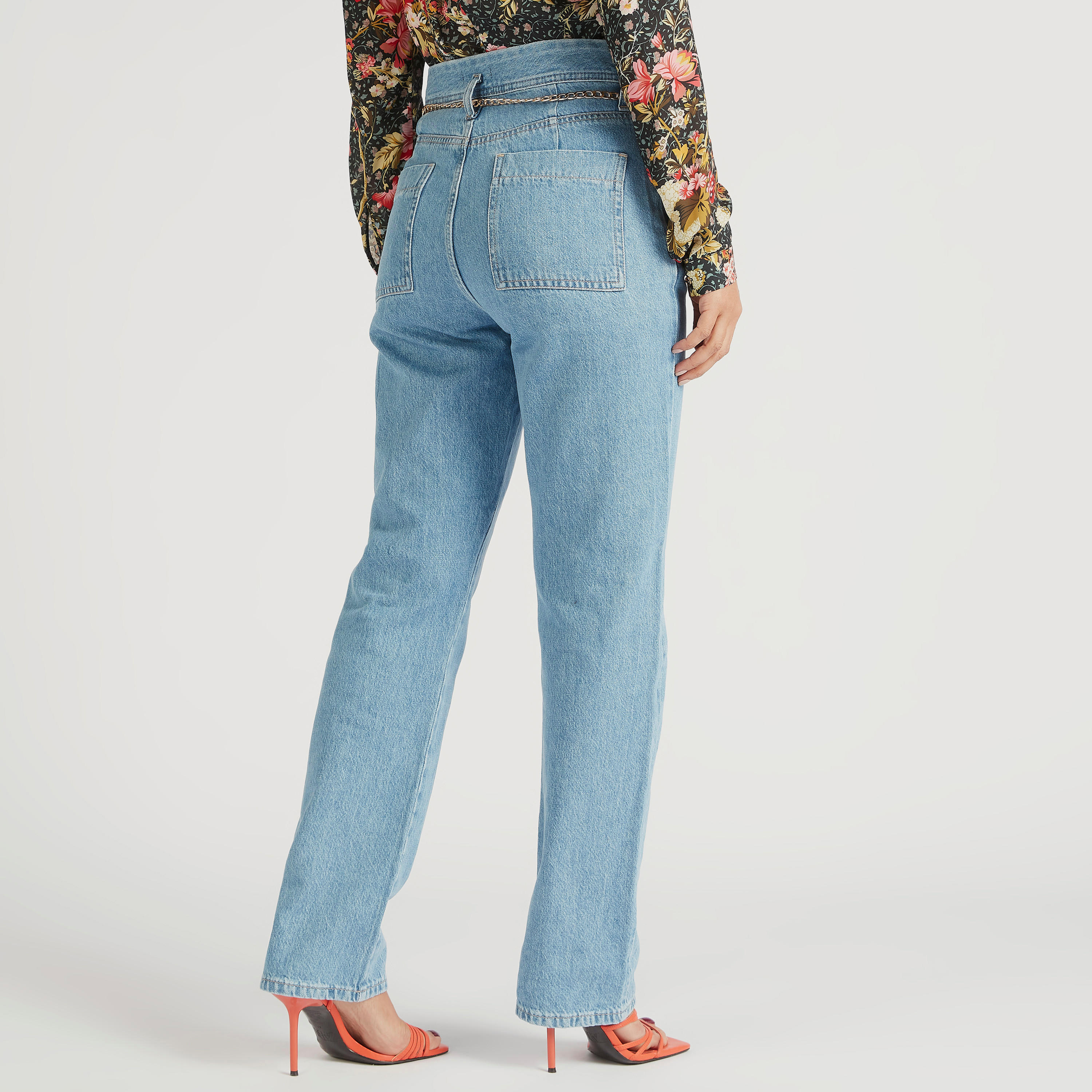 بنطلون جينز دينم مكشكش بخصر متوسط الارتفاع وجيوب وحزام سلسلة من أيكونك-women-clothing-bottoms-jeans-image-1