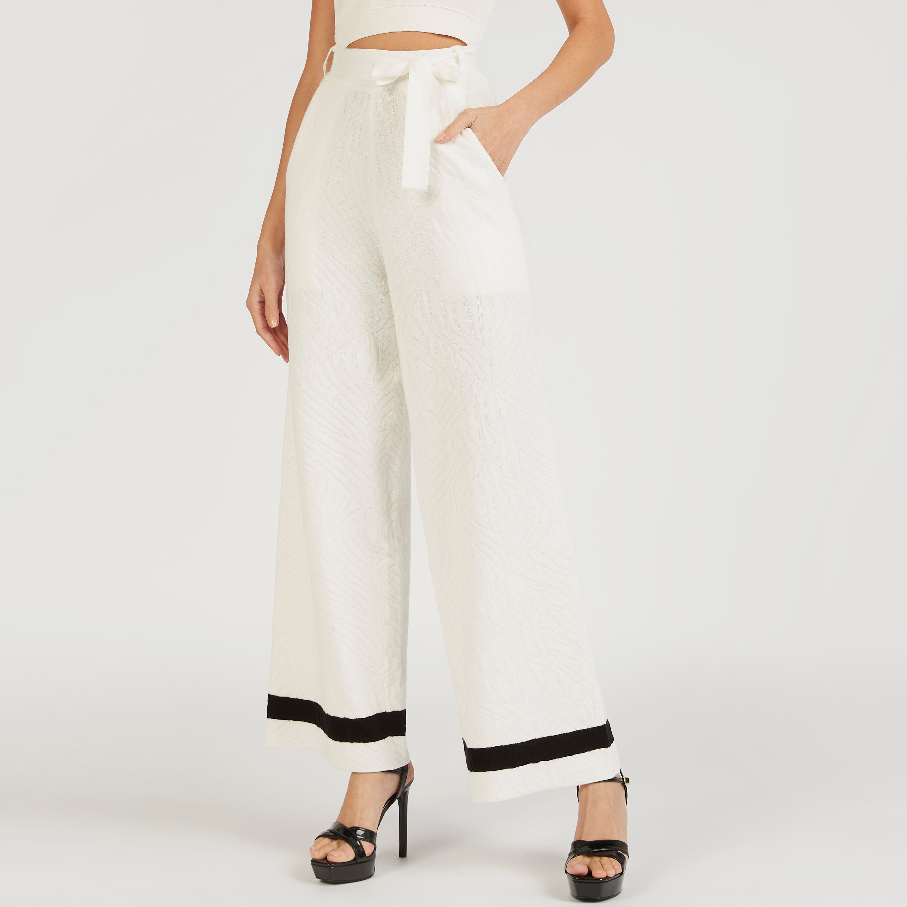 بنطلون بلازو بارز الملمس بتفاصيل متباينة وجيوب من آيكونيك-women-clothing-bottoms-trousers-image-1