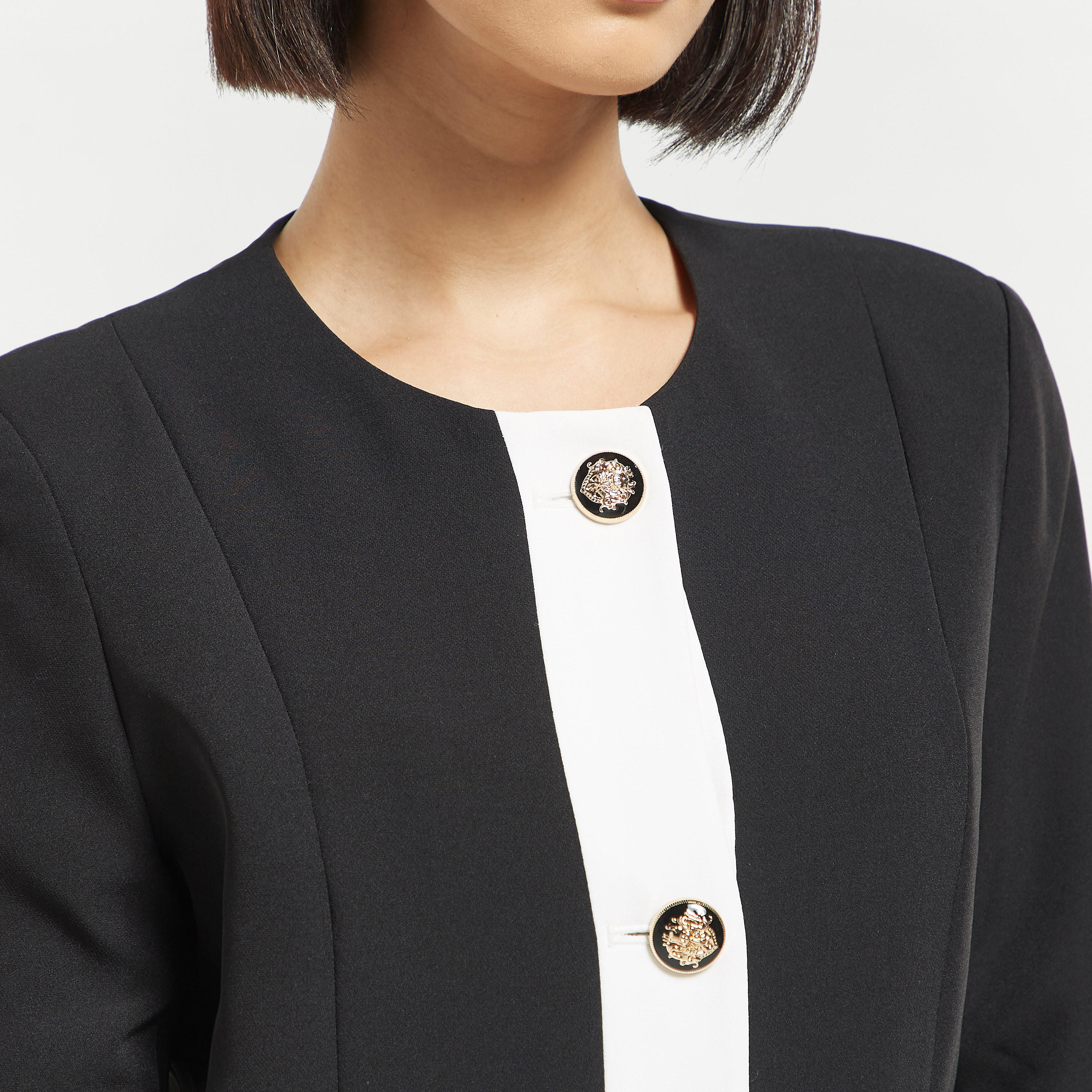 Iconic Panelled Jacket with Pockets and Button Closure-women-winterwear-coatsandjackets-jackets-image-4