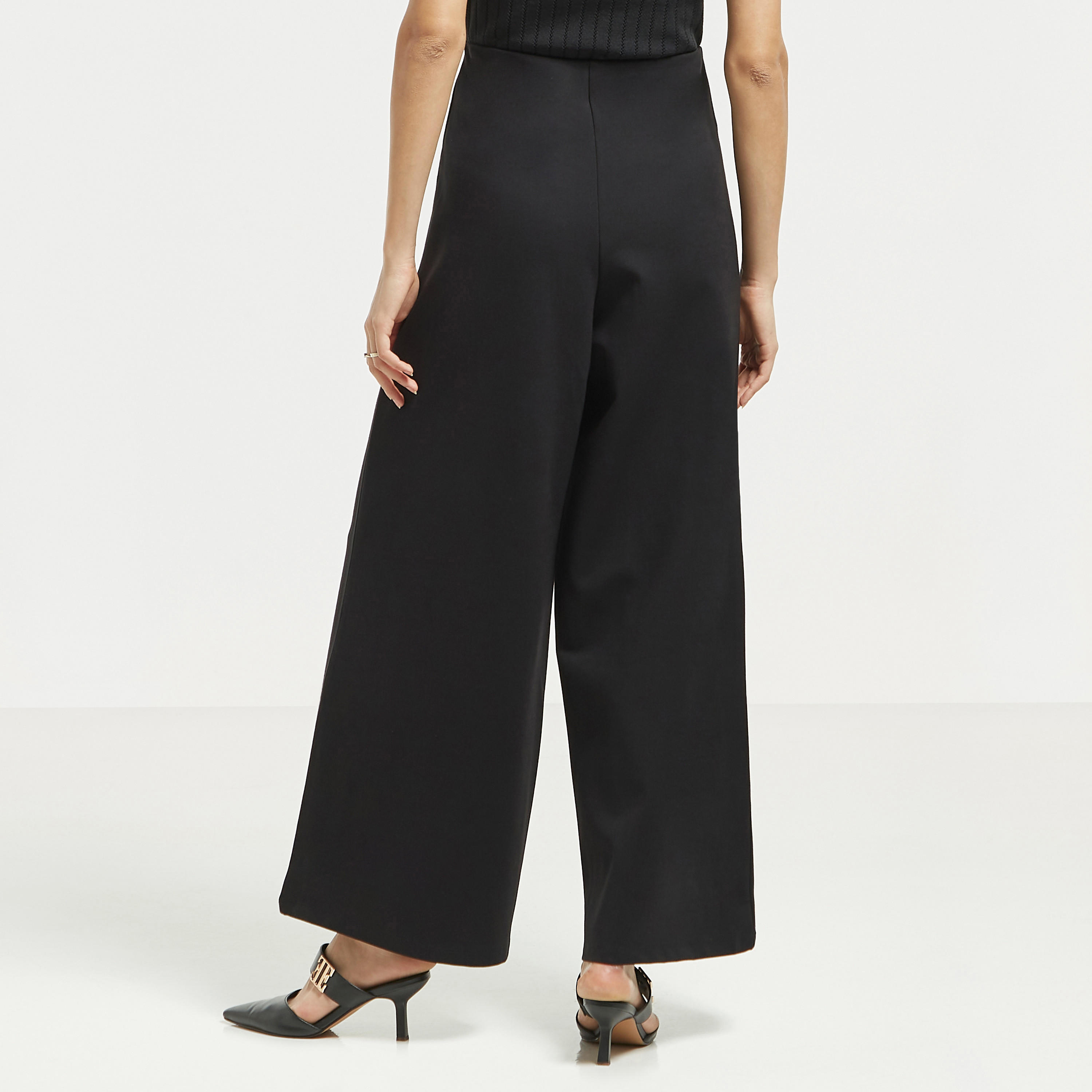 بنطلون بونتي سادة واسع الساقين بتزيينات أزرار من آيكونيك-women-clothing-bottoms-trousers-image-3