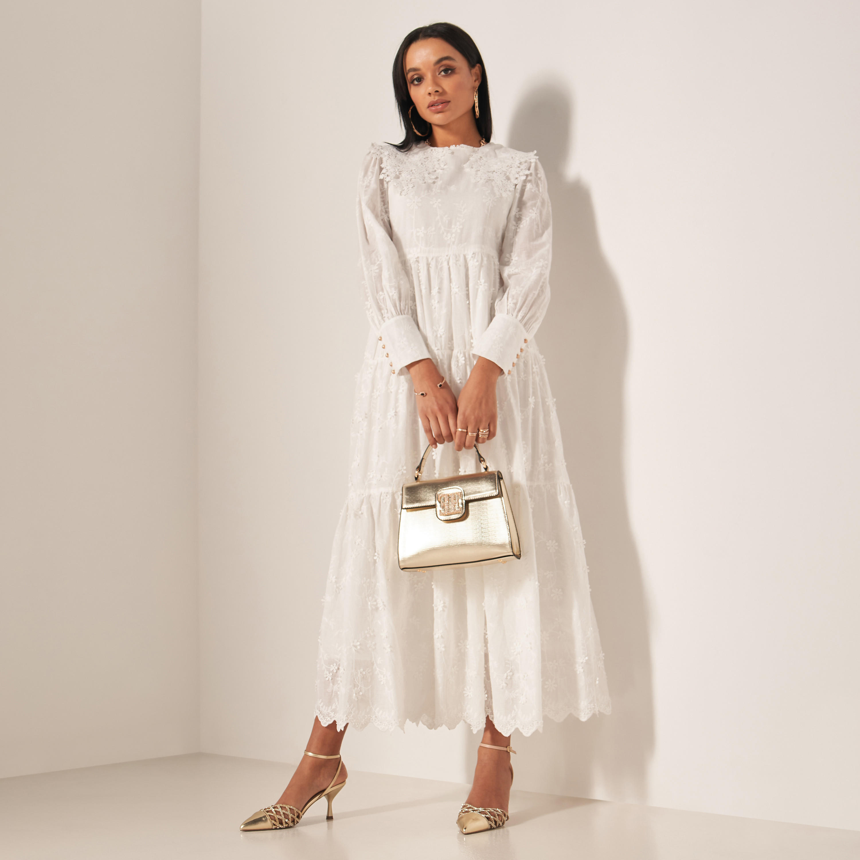 فستان طويل متعدد الطبقات بأكمام طويلة ودانتيل وتطريز أزهار من آيكونيك-women-clothing-dresses-image-2