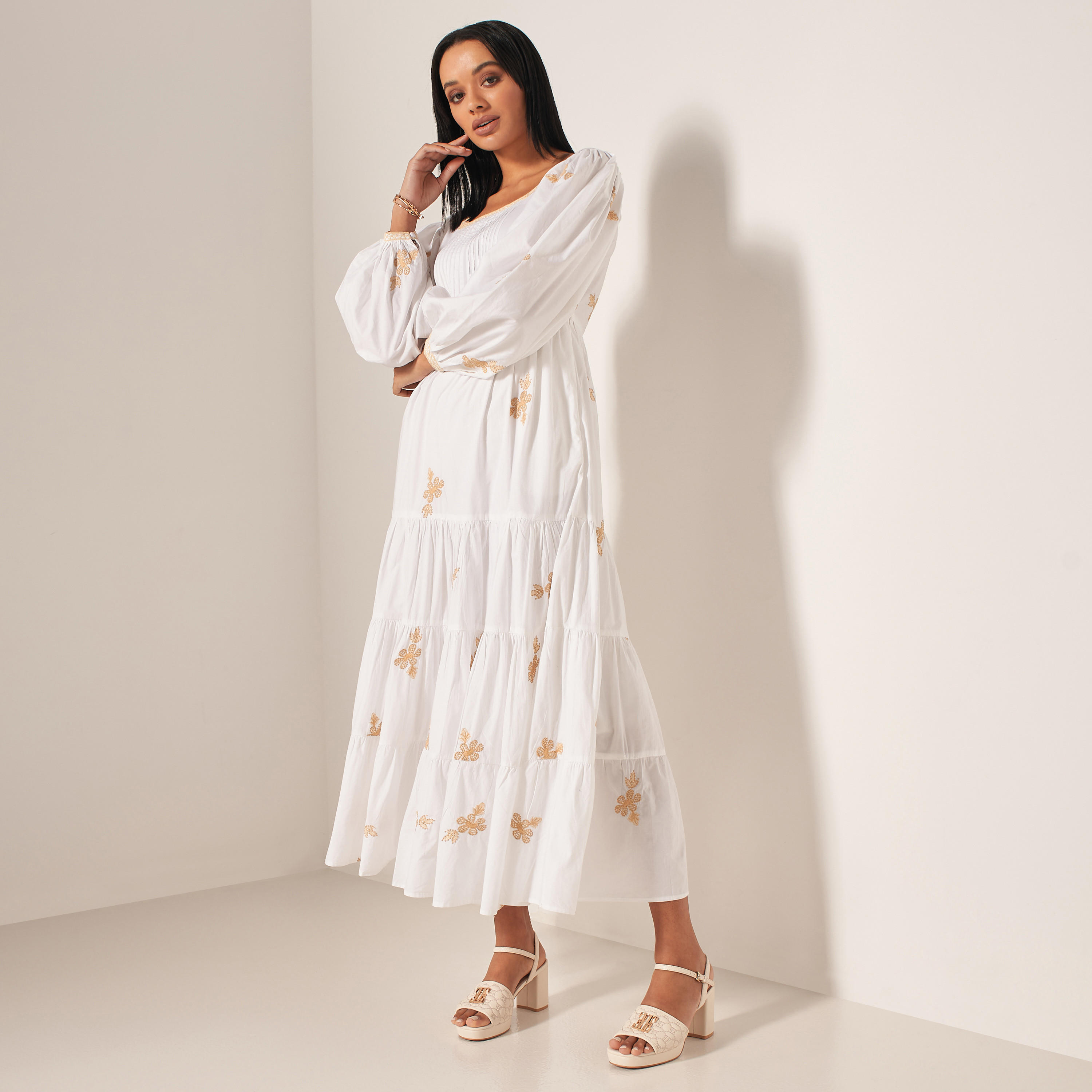 فستان طويل متعدد الطبقات بتطريز أزهار وكسرات من آيكونيك-women-clothing-dresses-image-1