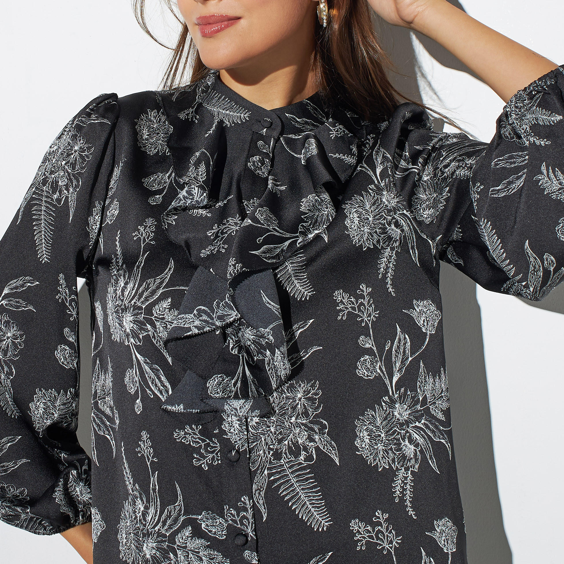 قميص بياقة ماندارين وكشكش وطبعات أزهار من آيكونيك-women-clothing-shirtsandblouses-shirts-image-3