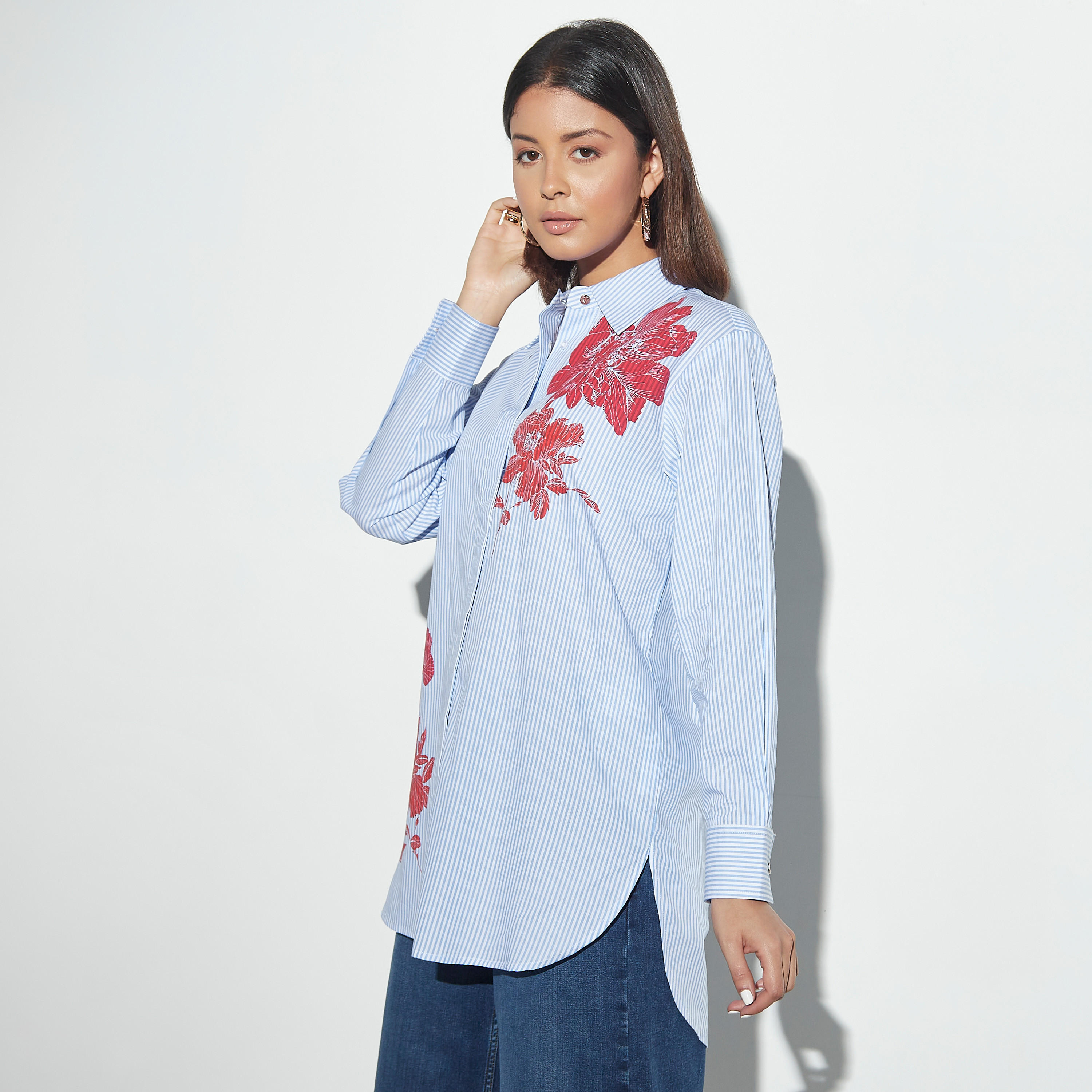 قميص مقلم بأكمام طويلة وطبعات أزهار وحواف غير متماثلة-women-clothing-shirtsandblouses-shirts-image-1