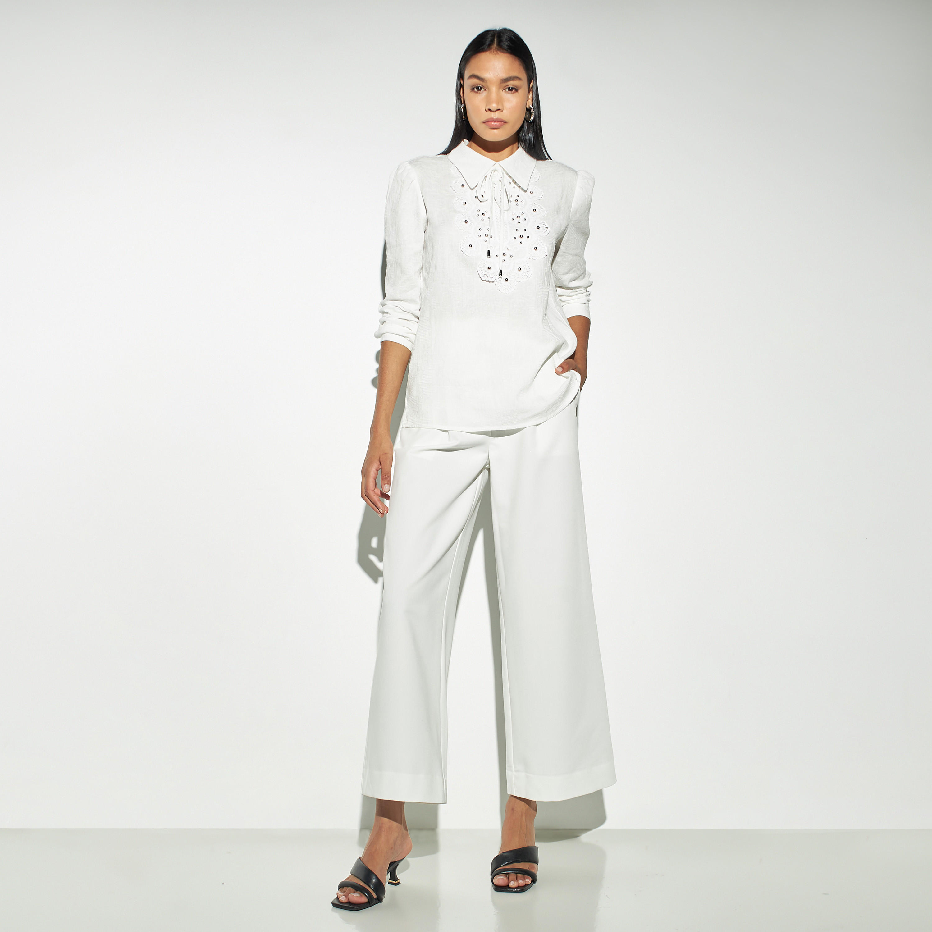 بلوزة مزينة بأكمام طويلة وياقة وأربطة من آيكونيك-women-clothing-shirtsandblouses-blouses-image-2