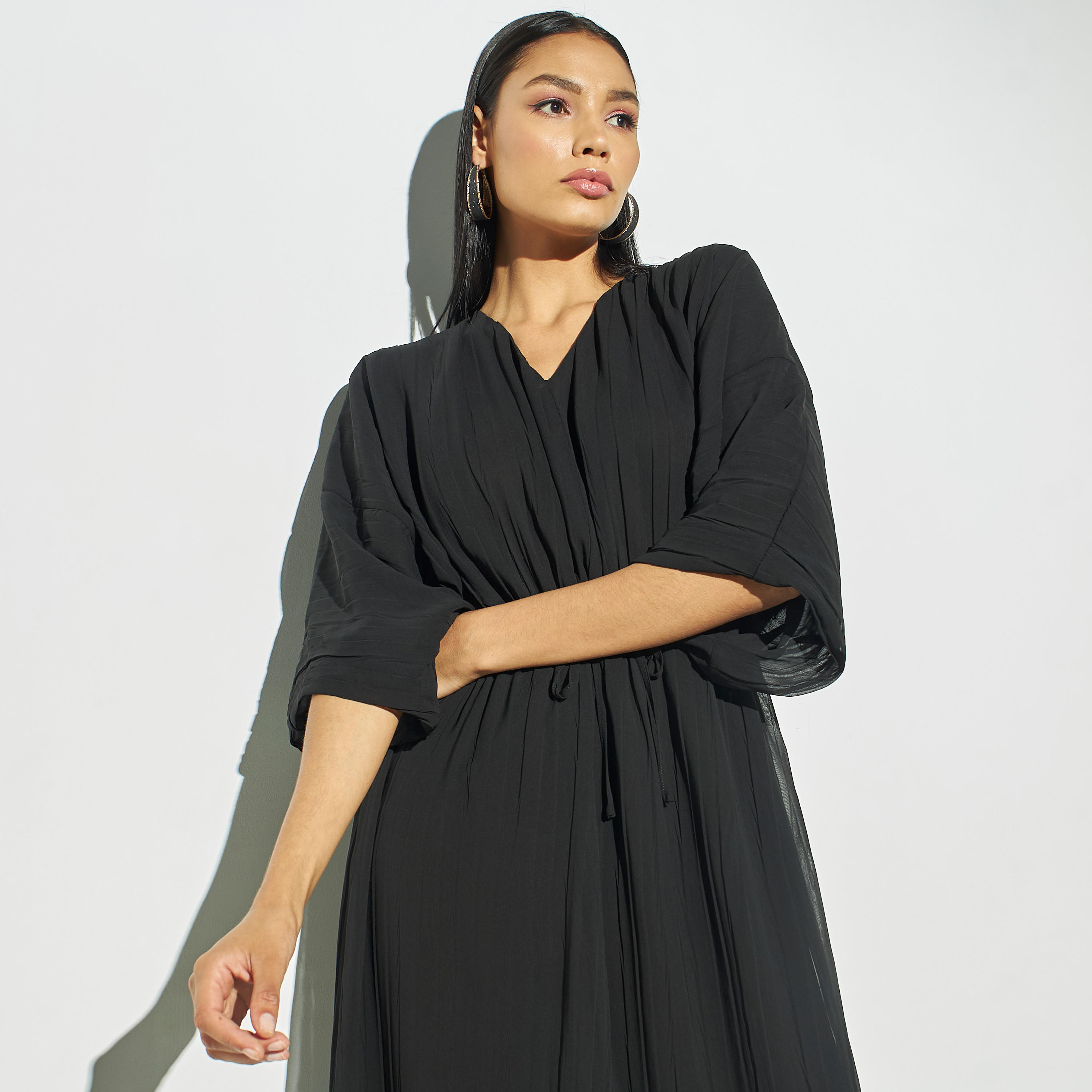 فستان قفطان بكسرات وياقة V من أيكونيك-women-clothing-dresses-image-2