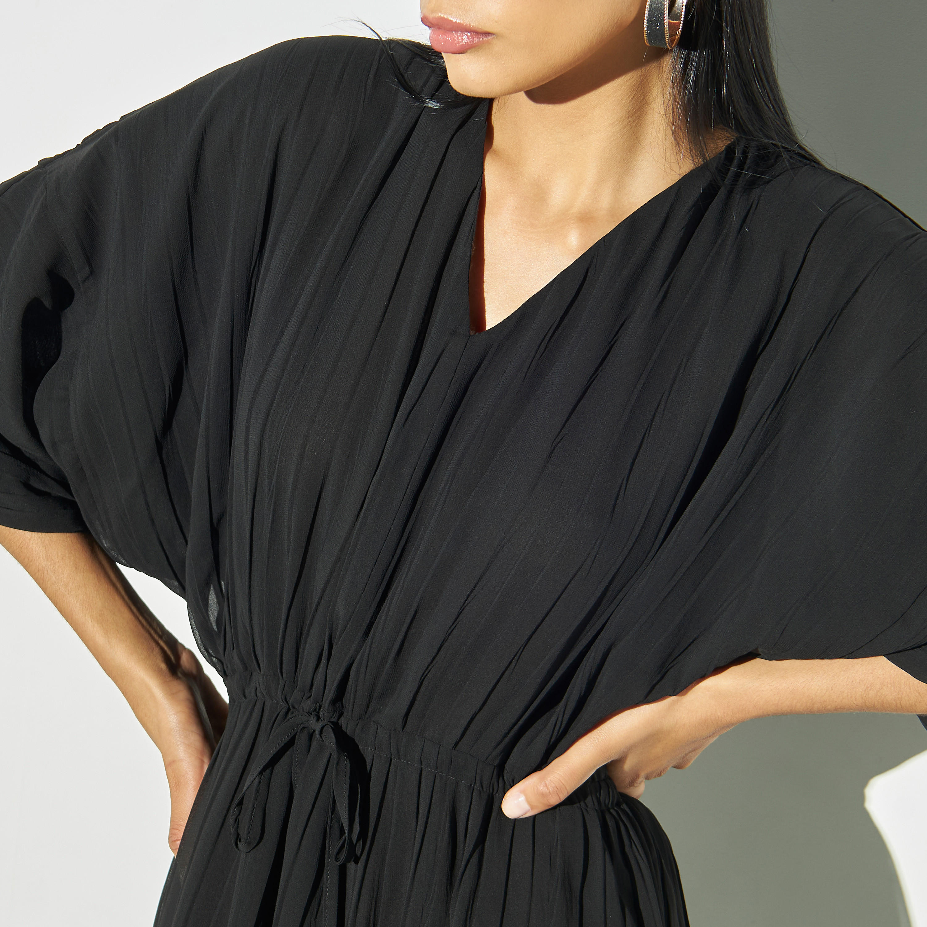 فستان قفطان بكسرات وياقة V من أيكونيك-women-clothing-dresses-image-4