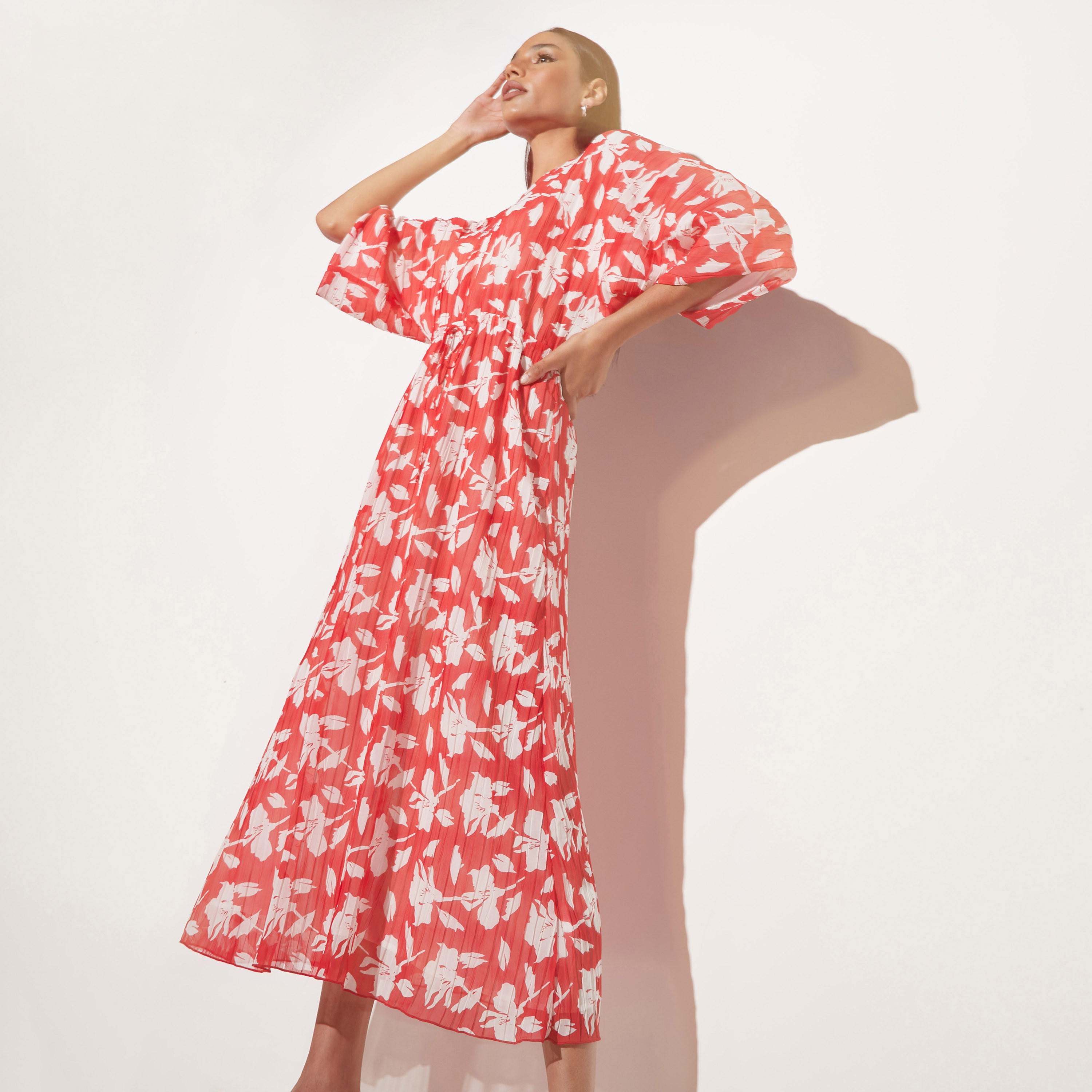 فستان ميدي شيفون بياقة برباط وطبعات أزهار من آيكونيك-women-clothing-dresses-image-2