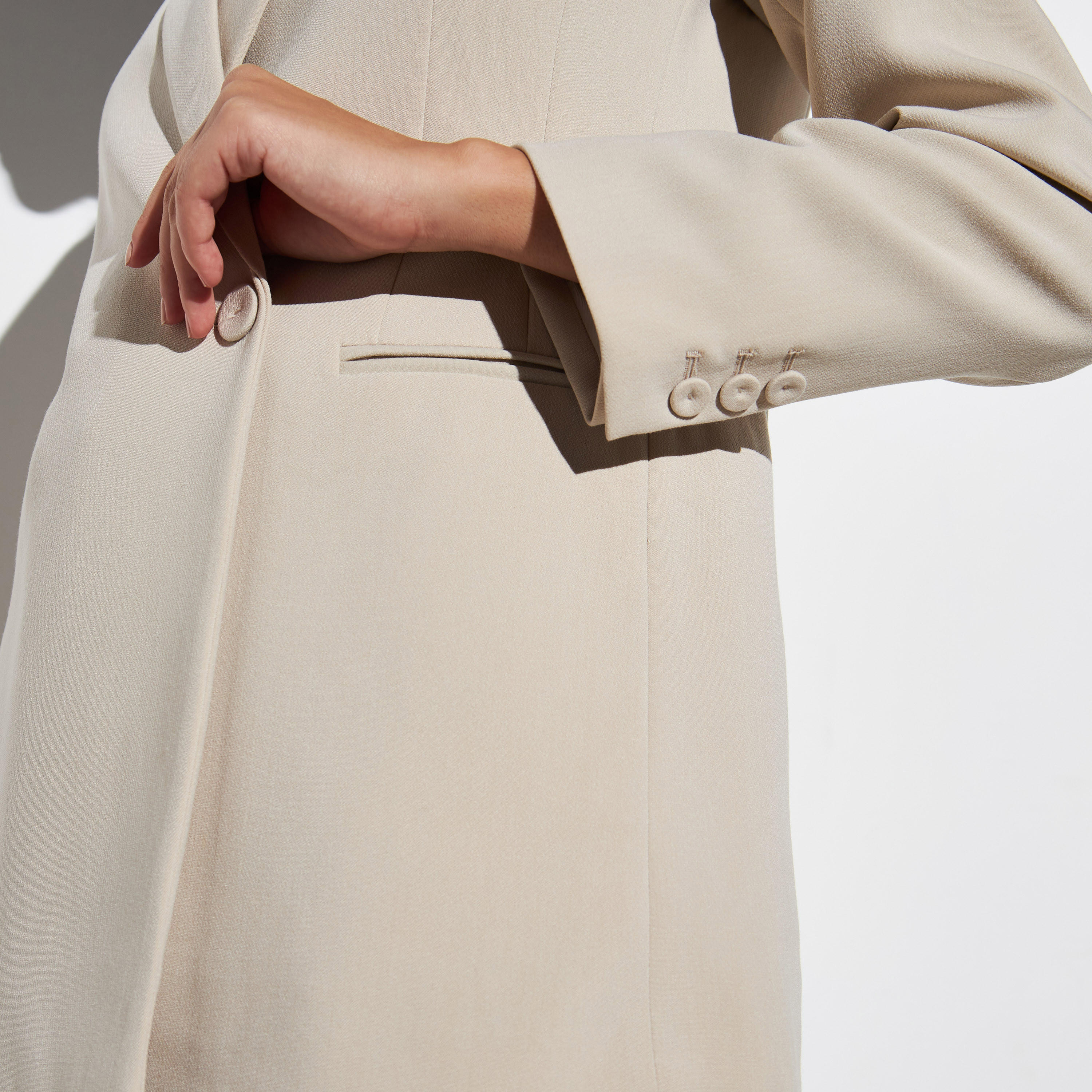 Iconic Solid Blazer with Notch Lapel and Pockets-women-clothing-coatsandjackets-blazers-image-4
