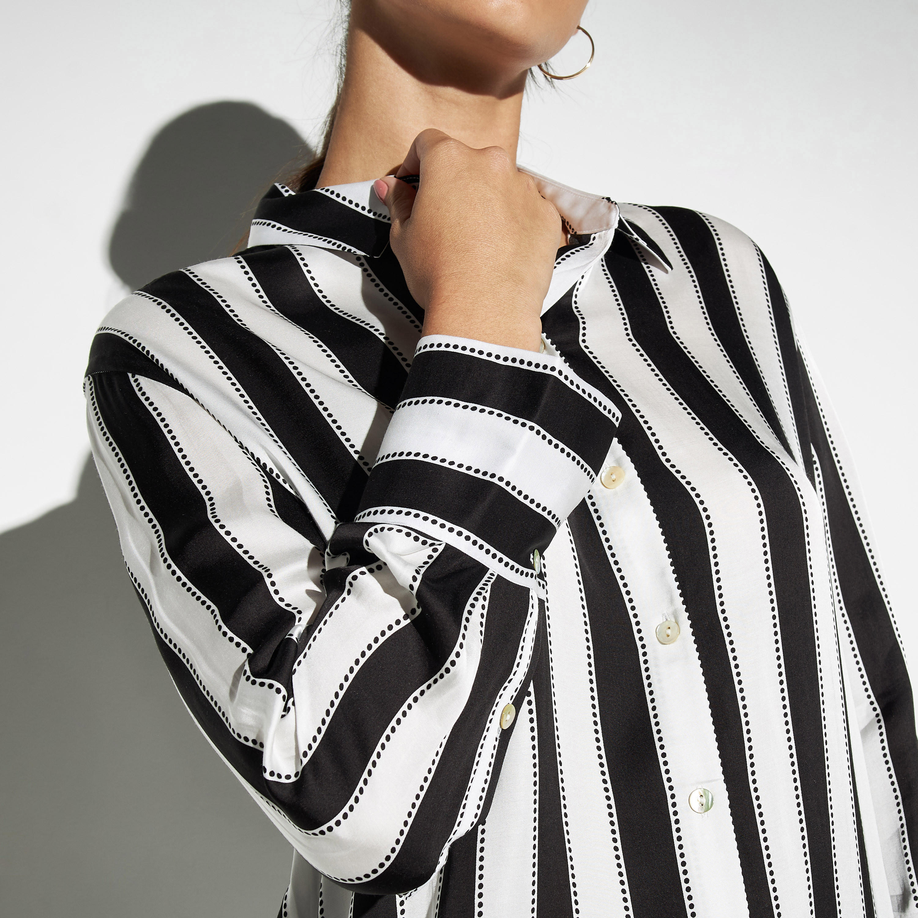 قميص مقلّم فضفاض بأكمام طويلة من آيكونيك-women-clothing-shirtsandblouses-shirts-image-3