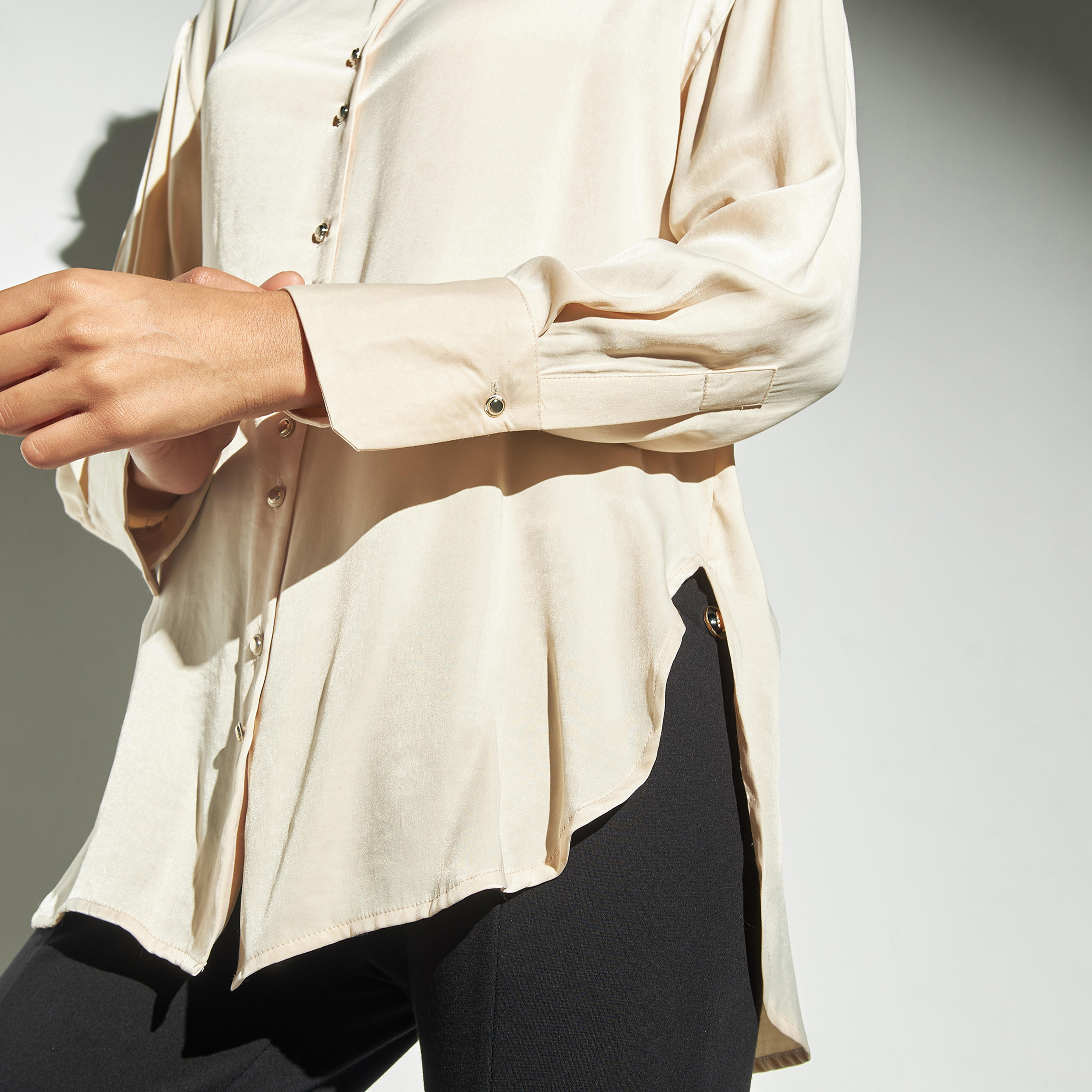قميص بأكمام طويلة وأزرار من آيكونك-women-clothing-shirtsandblouses-shirts-image-4