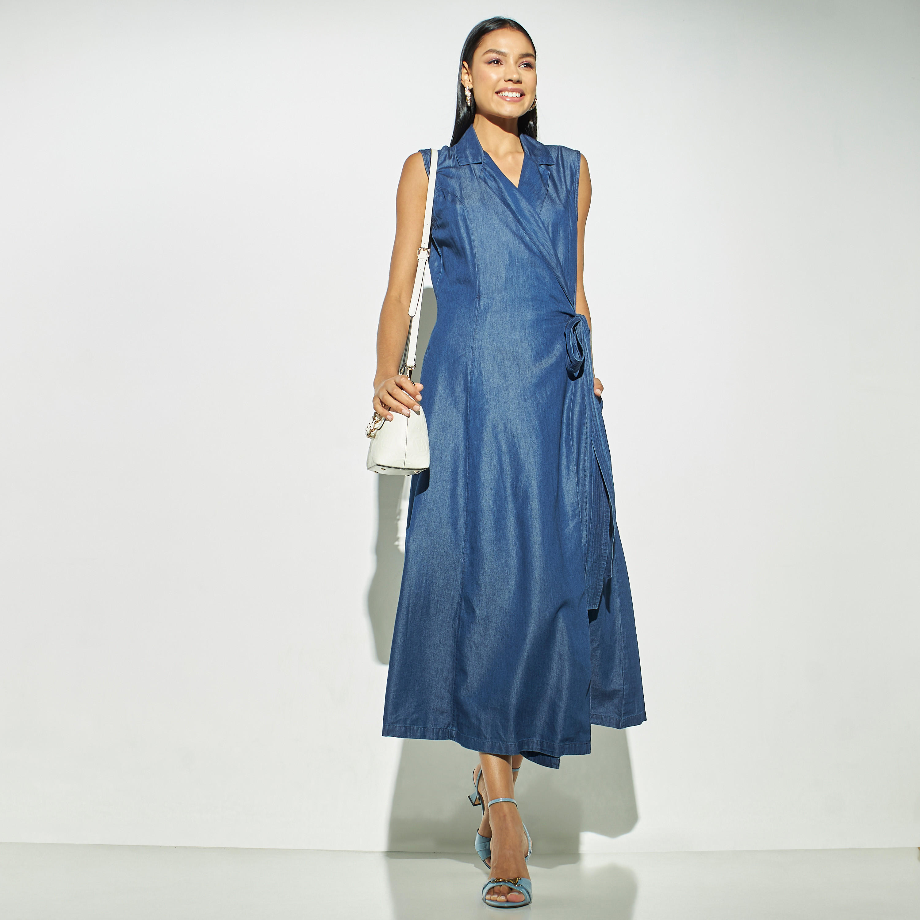 فستان ملفوف سادة بدون أكمام مع أربطة وجيوب من آيكونك-women-clothing-dresses-image-1