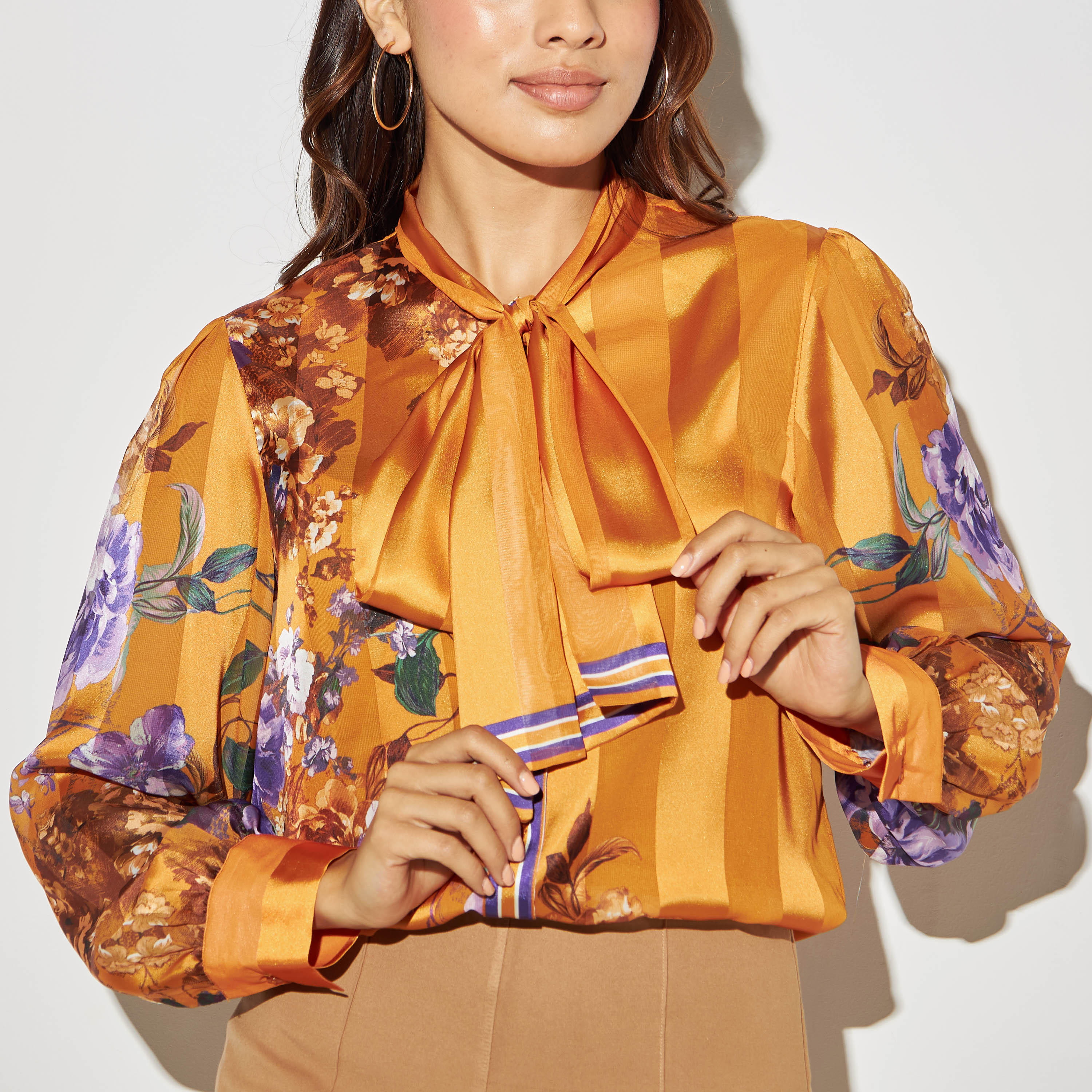بلوزة بأكمام طويلة وأربطة وطبعات من آيكونك-women-clothing-shirtsandblouses-blouses-image-4