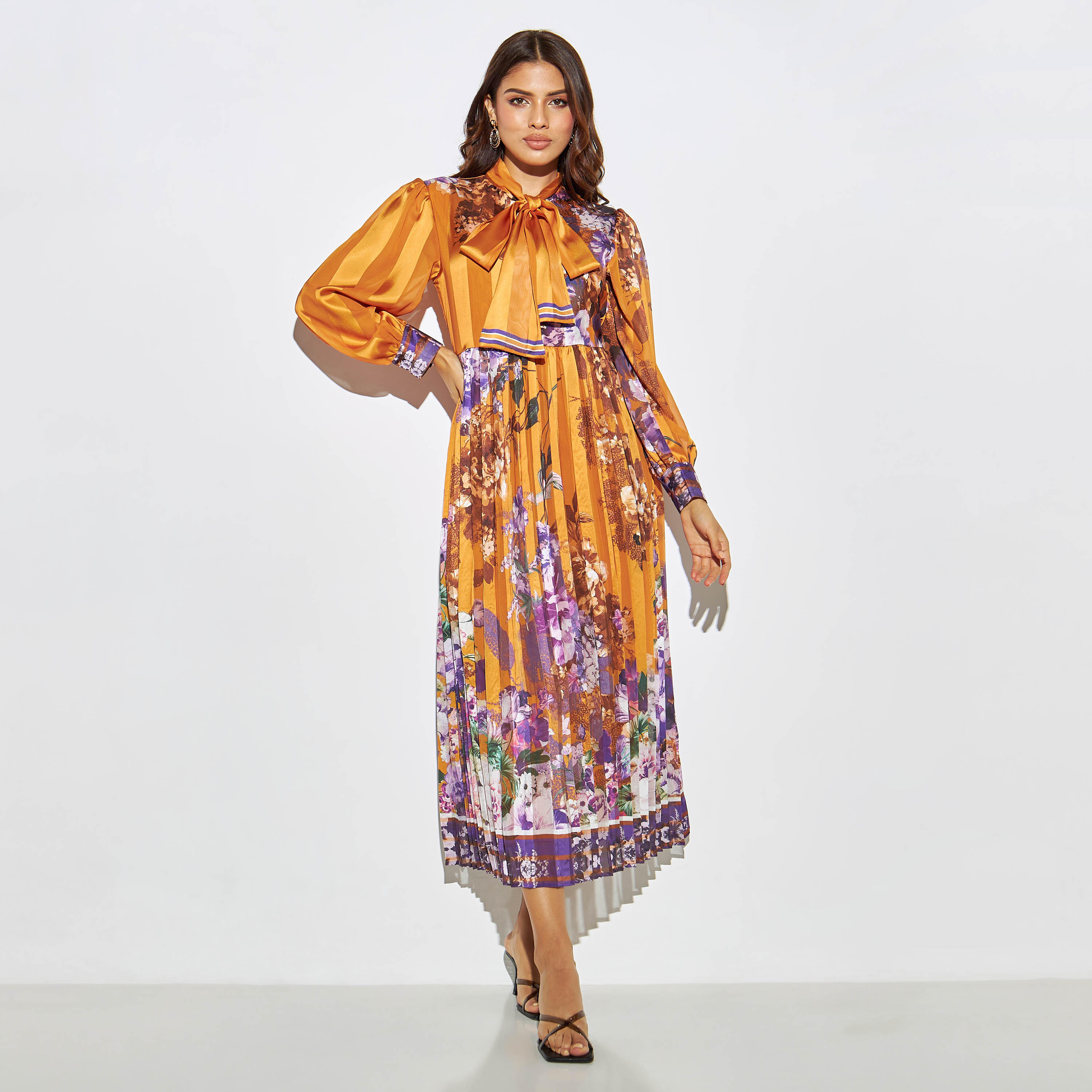 فستان إيه لاين طويل بكسرات وطبعات أزهار وأربطة وأكمام طويلة من آيكونيك-women-clothing-dresses-image-1