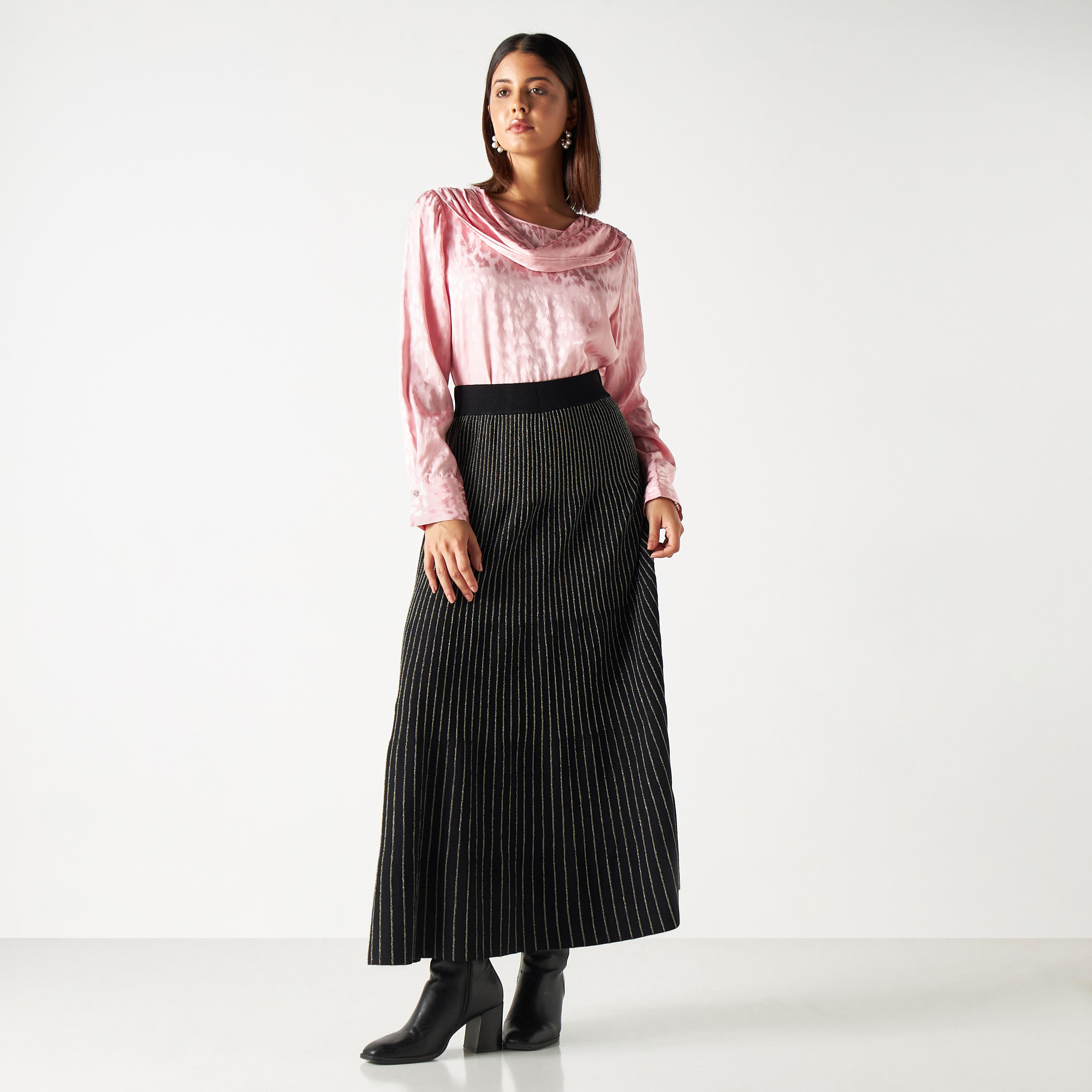 بلوزة بارزة الملمس بأكمام طويلة وتفاصيل منسدلة من أيكونيك-women-clothing-shirtsandblouses-blouses-image-4
