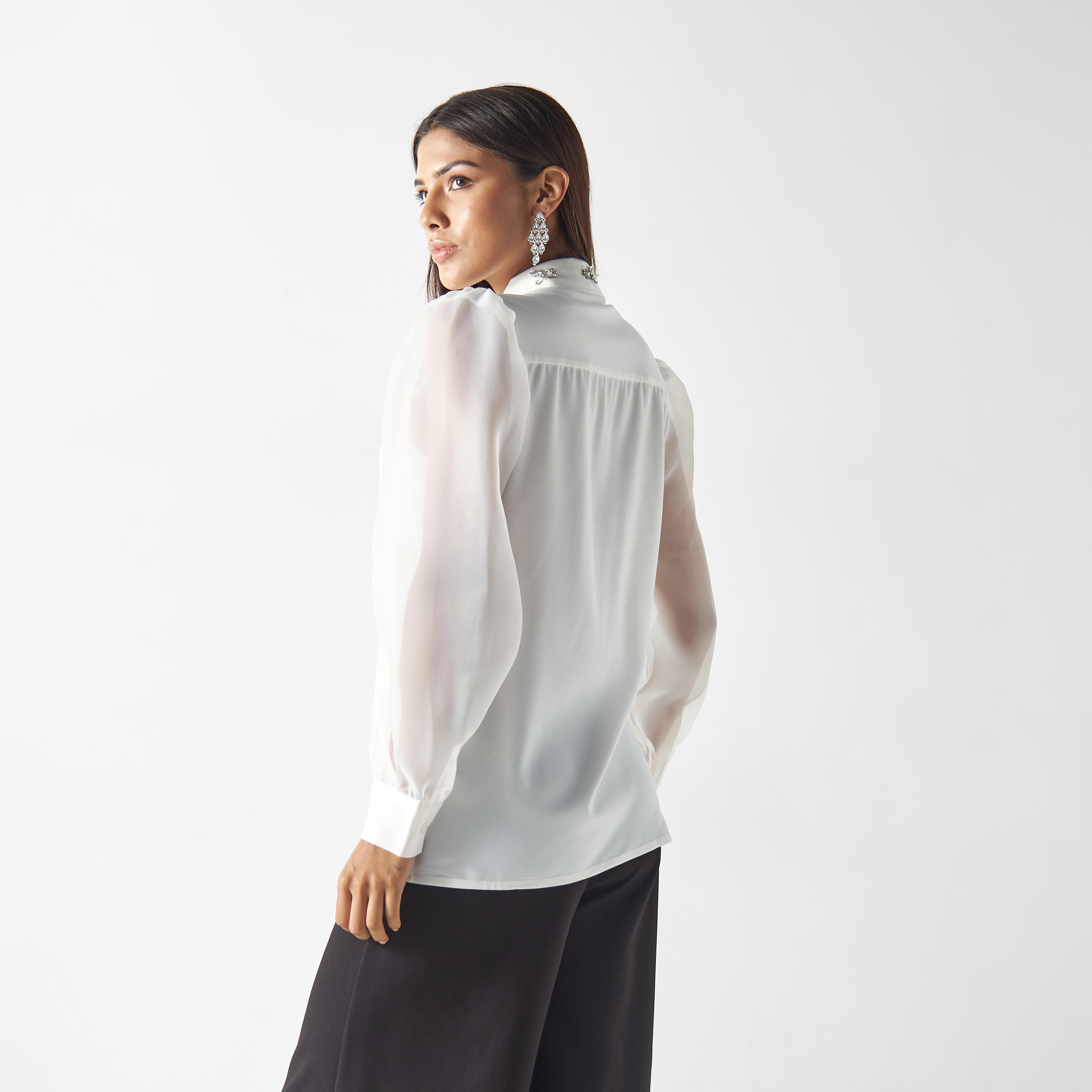 قميص مزيّن بقصة عادية وأكمام منفوخة من آيكونيك-women-clothing-shirtsandblouses-shirts-image-3