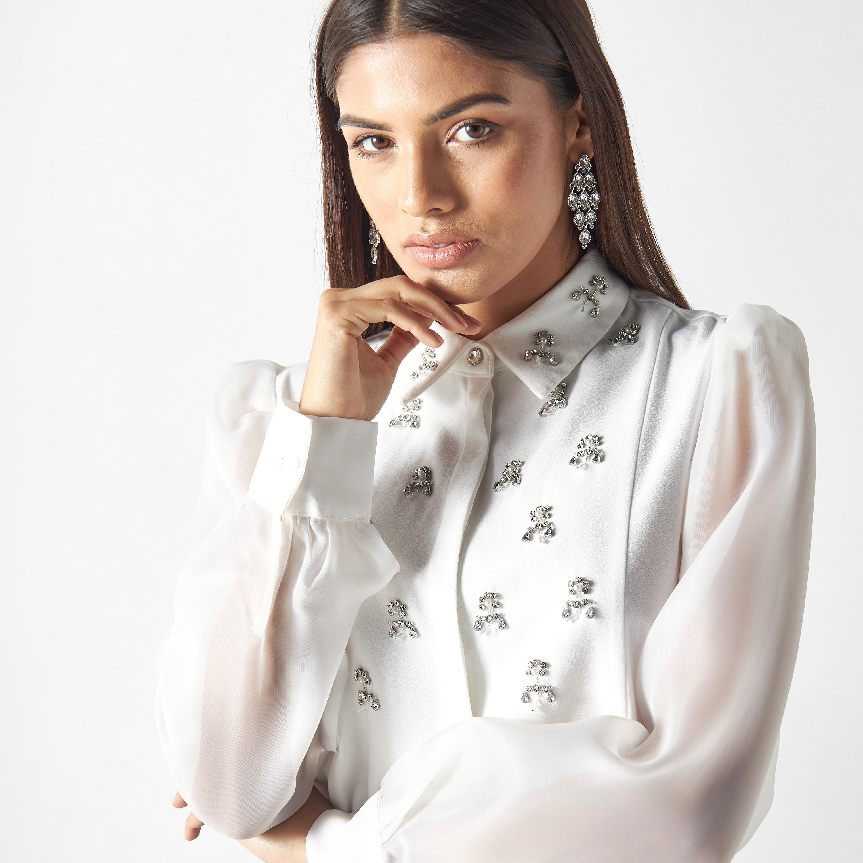 قميص مزيّن بقصة عادية وأكمام منفوخة من آيكونيك-women-clothing-shirtsandblouses-shirts-image-4
