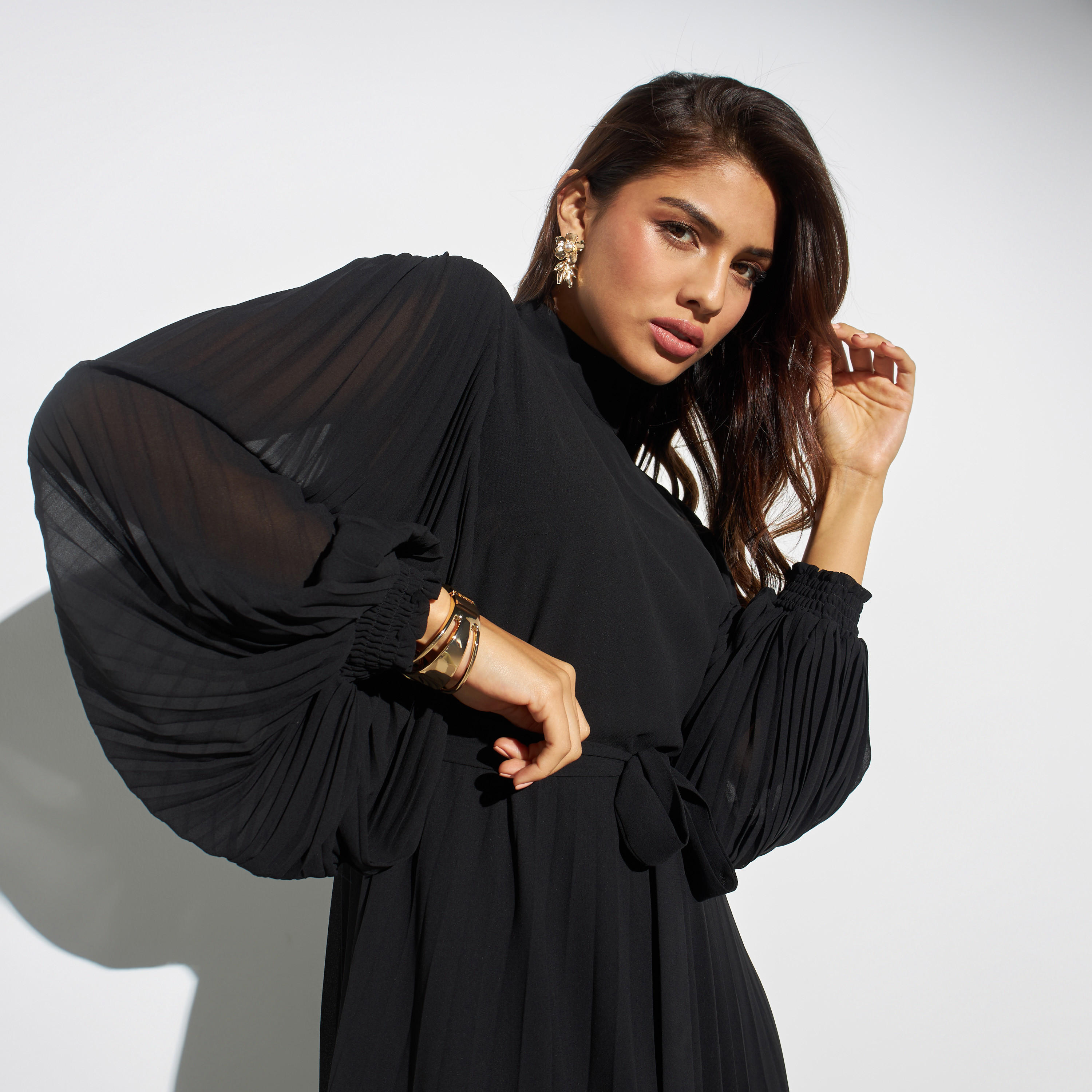 فستان بكسرات وحواف غير متماثلة وأكمام منفوخة وأربطة من آيكونيك-women-clothing-dresses-image-4