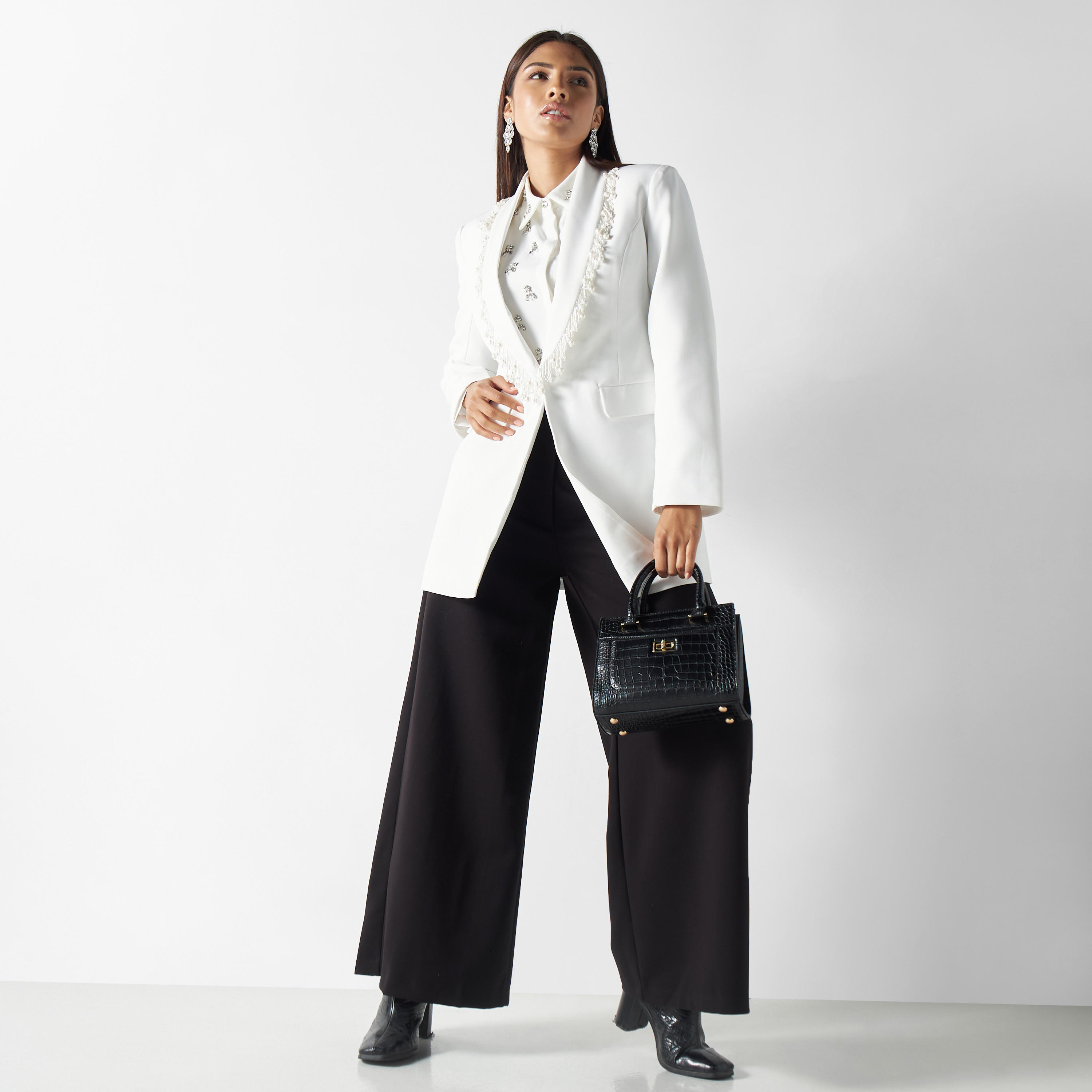 هودي مزيّن بشرّابات ولؤلؤ مع أكمام طويلة من آيكونيك-women-clothing-coatsandjackets-blazers-image-2