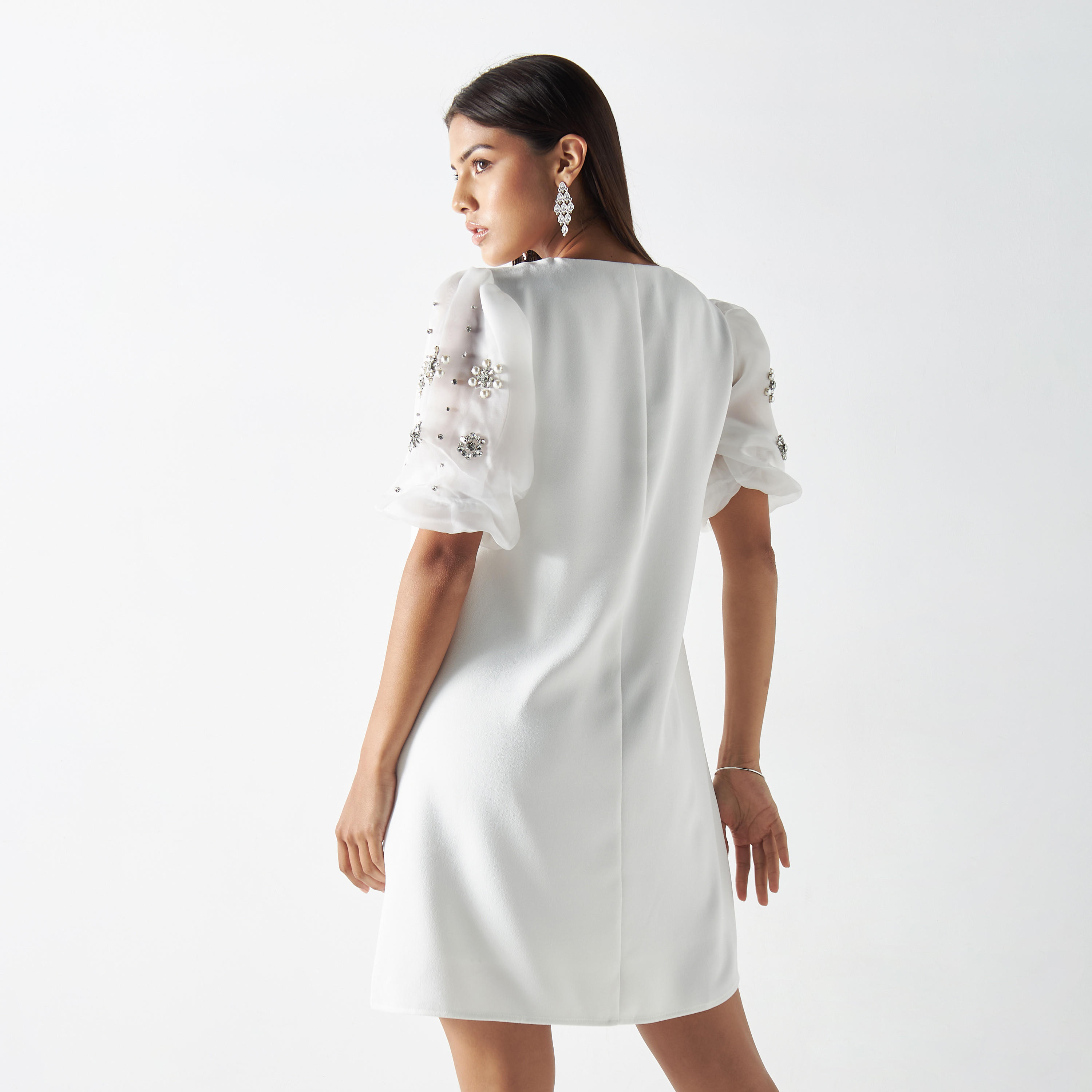 فستان ميدي بطبعات وياقة v وأكمام منفوخة من آيكونك-women-clothing-dresses-image-3