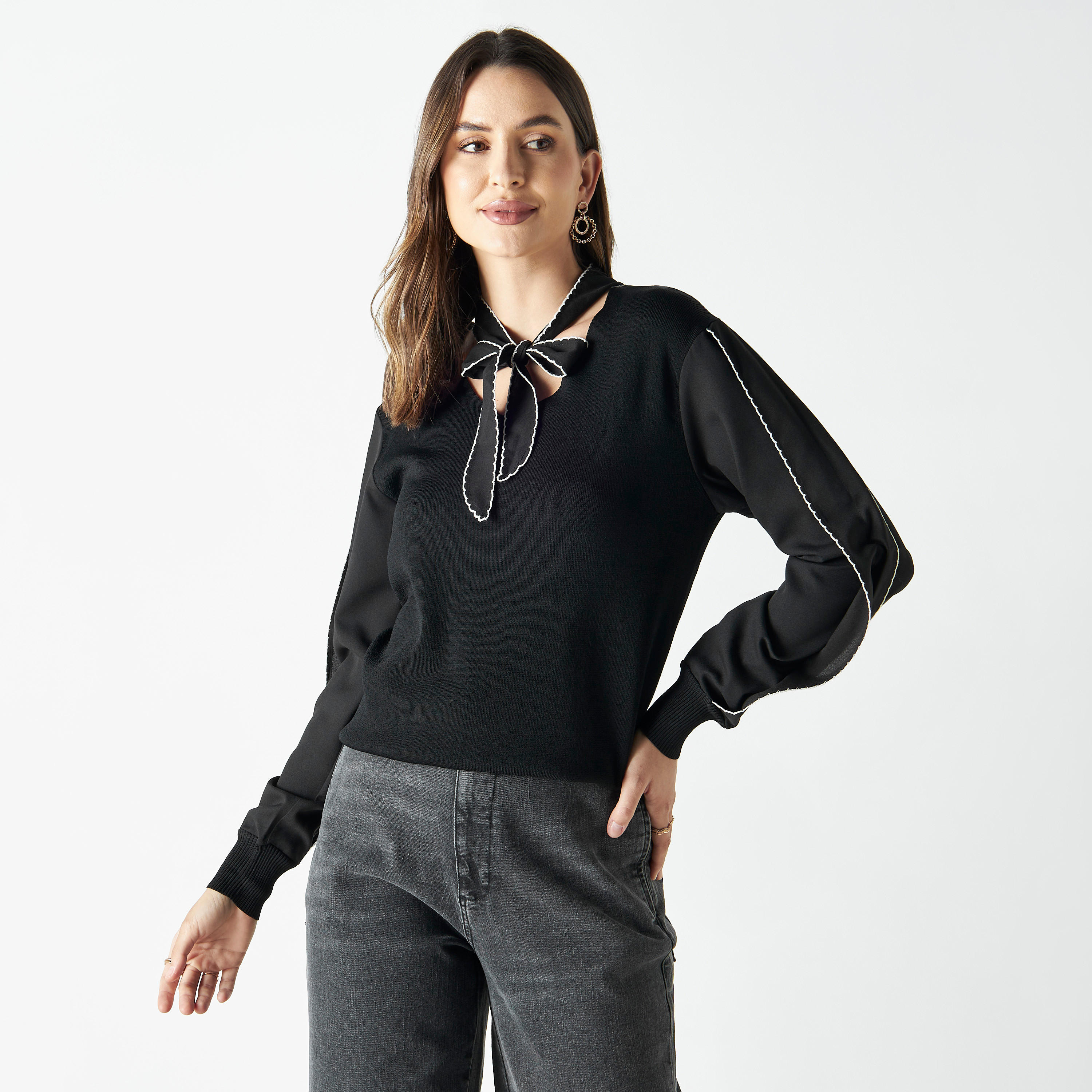 بلوزة بارزة الملمس بياقة فيونكة وأكمام طويلة-women-clothing-shirtsandblouses-blouses-image-1